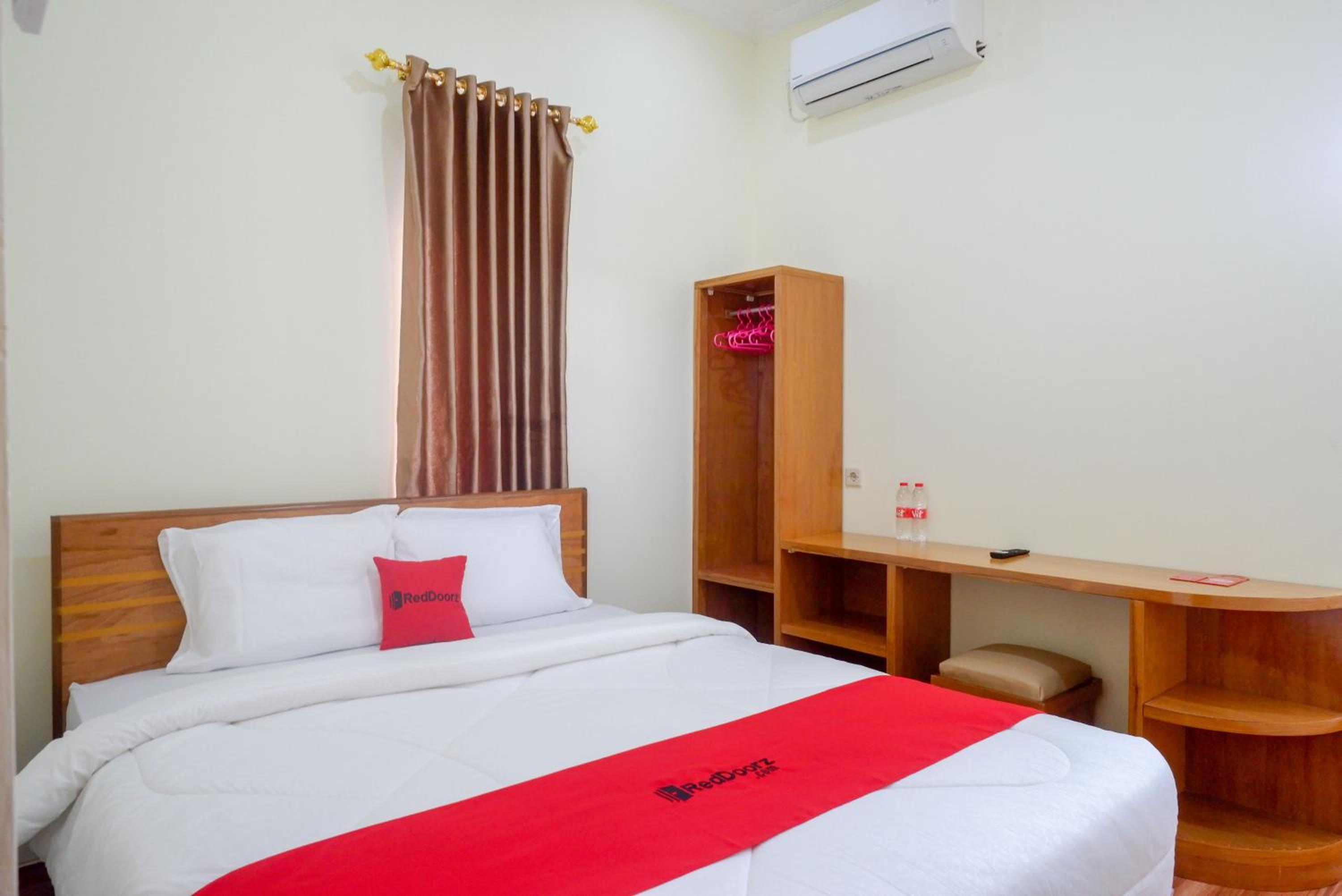 Standard Double Room - Photo 12