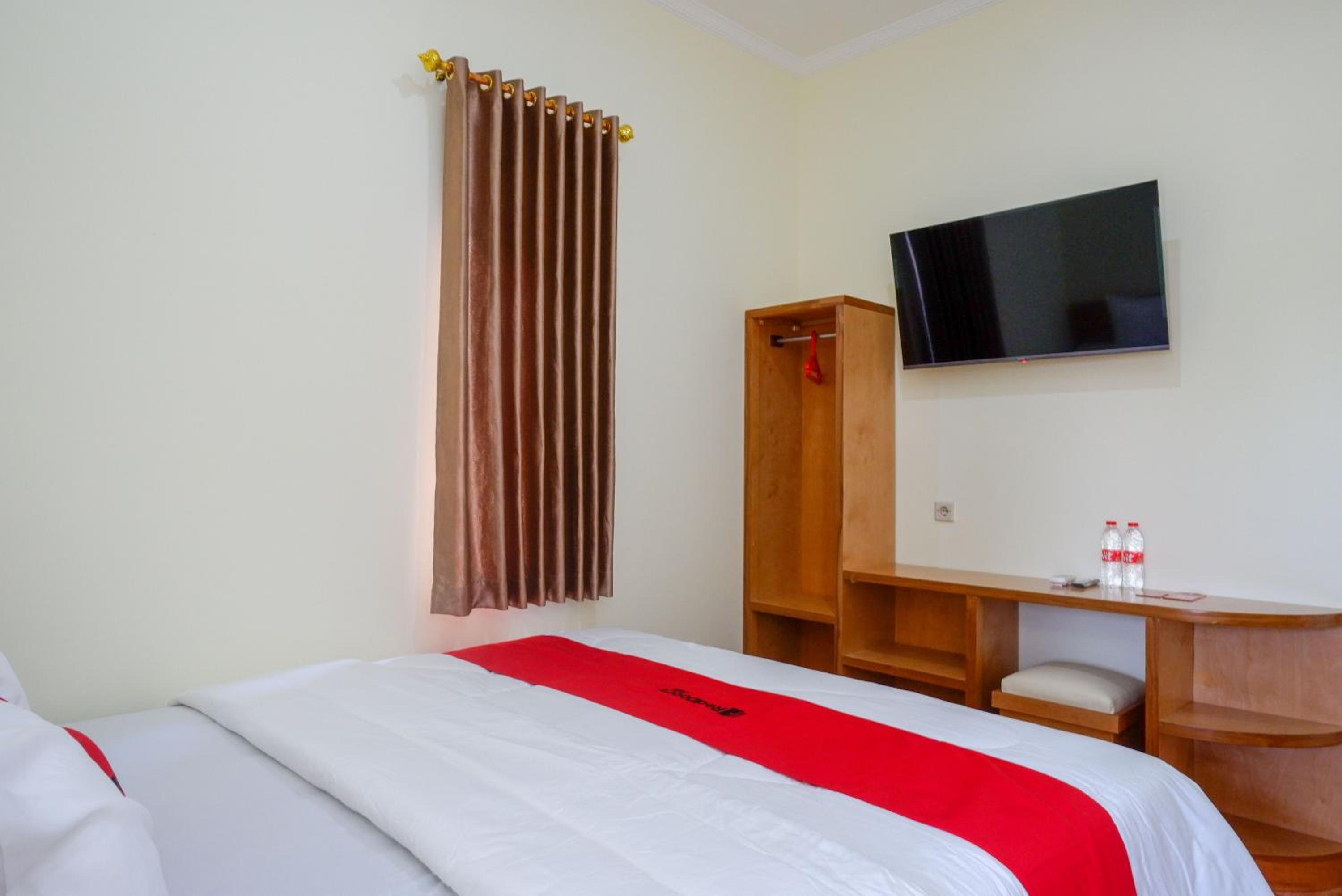 Standard Double Room - Photo 13