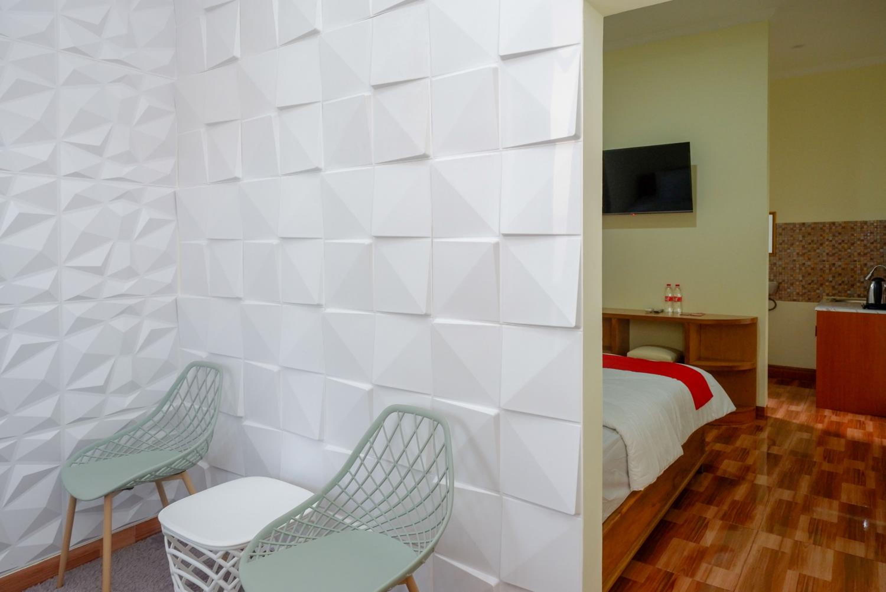 Suite - Photo 17