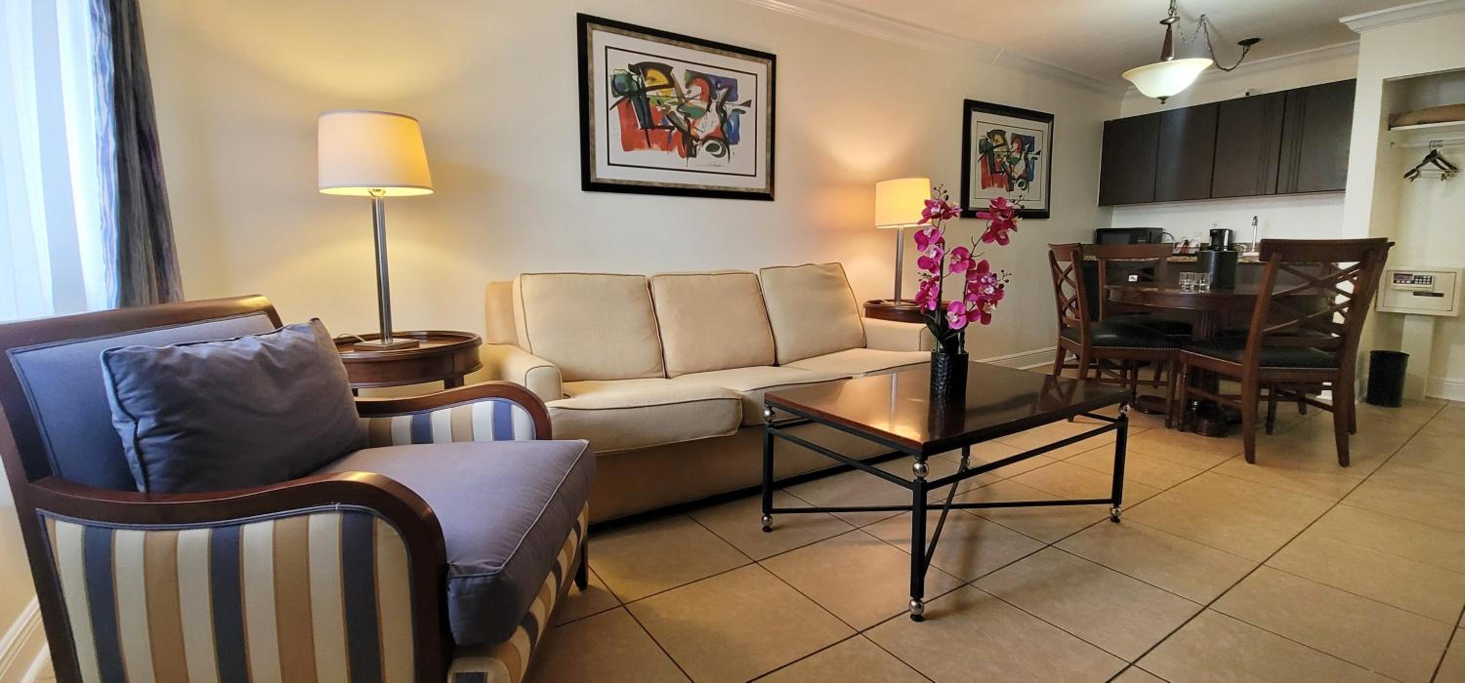 Traditional Suite 2 Queen Bed Poolside - Photo 15