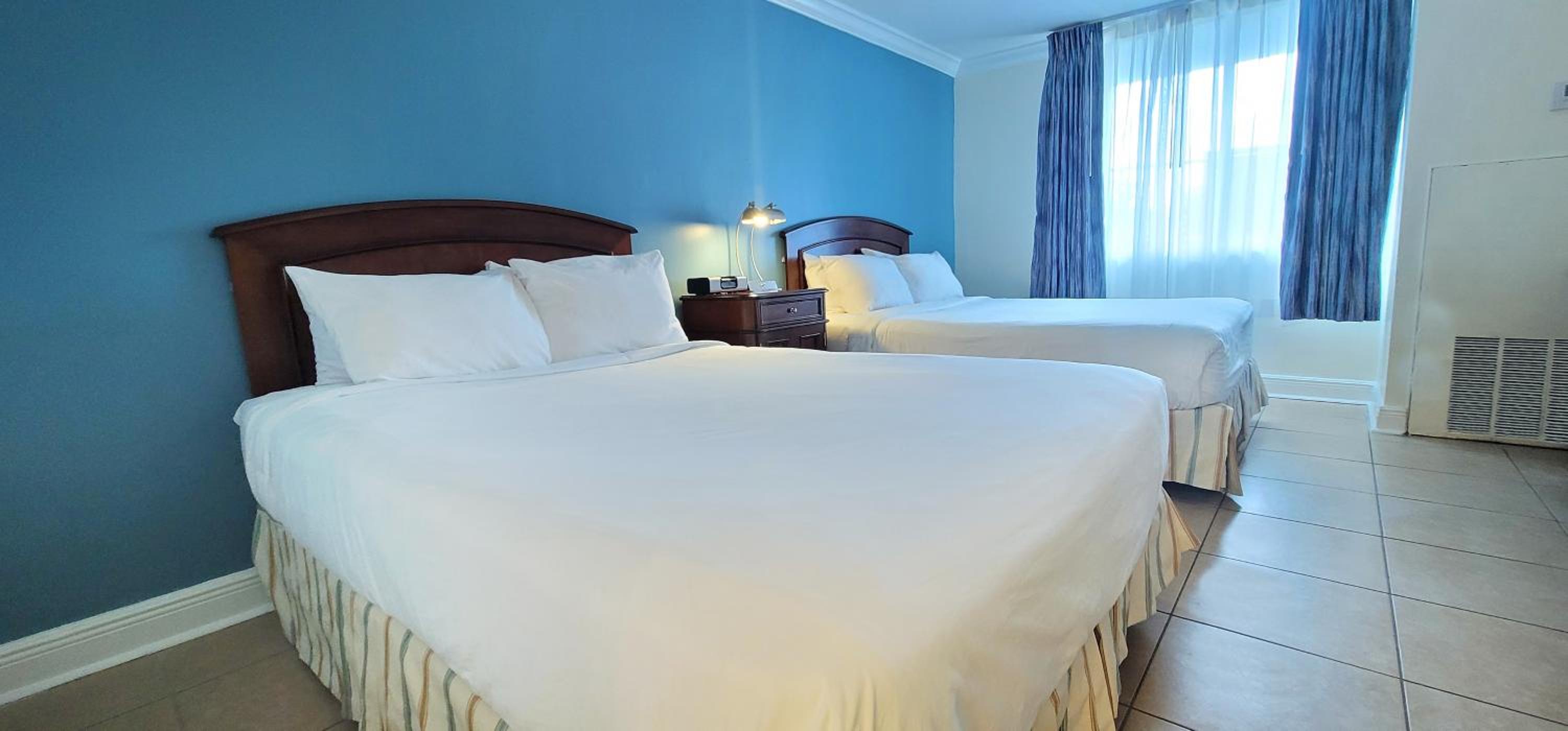 Traditional Suite 2 Queen Bed Poolside - Photo 1