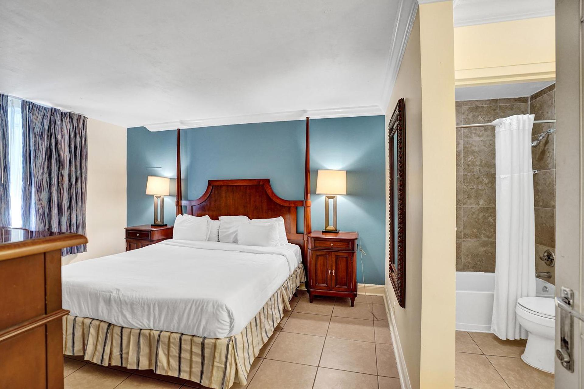 Traditional Suite King Bed Poolside - Photo 8
