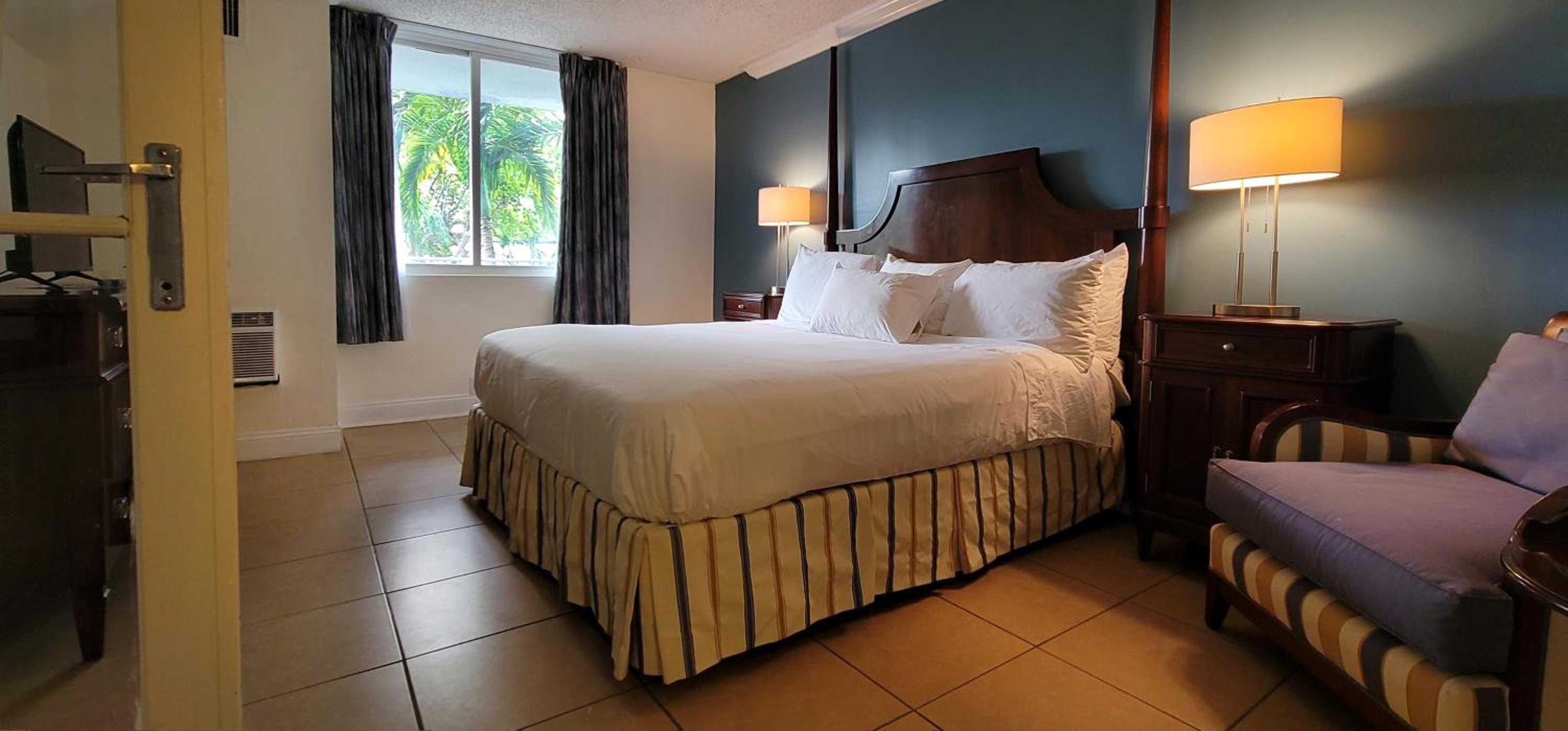 Traditional Suite King Bed Poolside - Photo 30