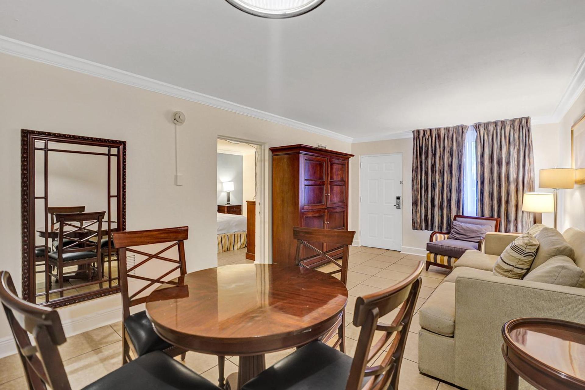 Traditional Suite King Bed Poolside - Photo 27
