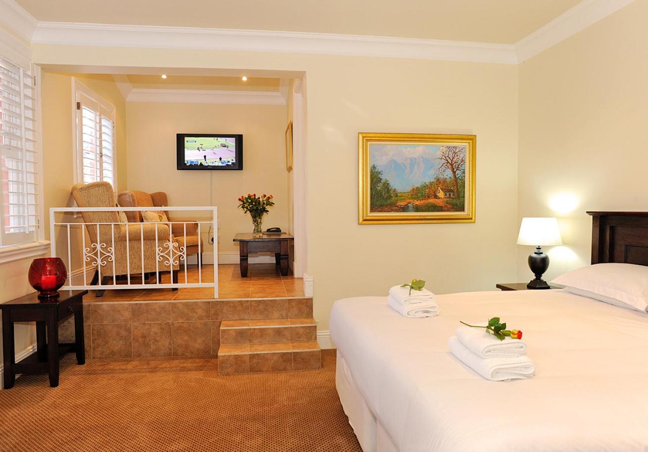 Double or Twin Room with Bathroom - Photo 7