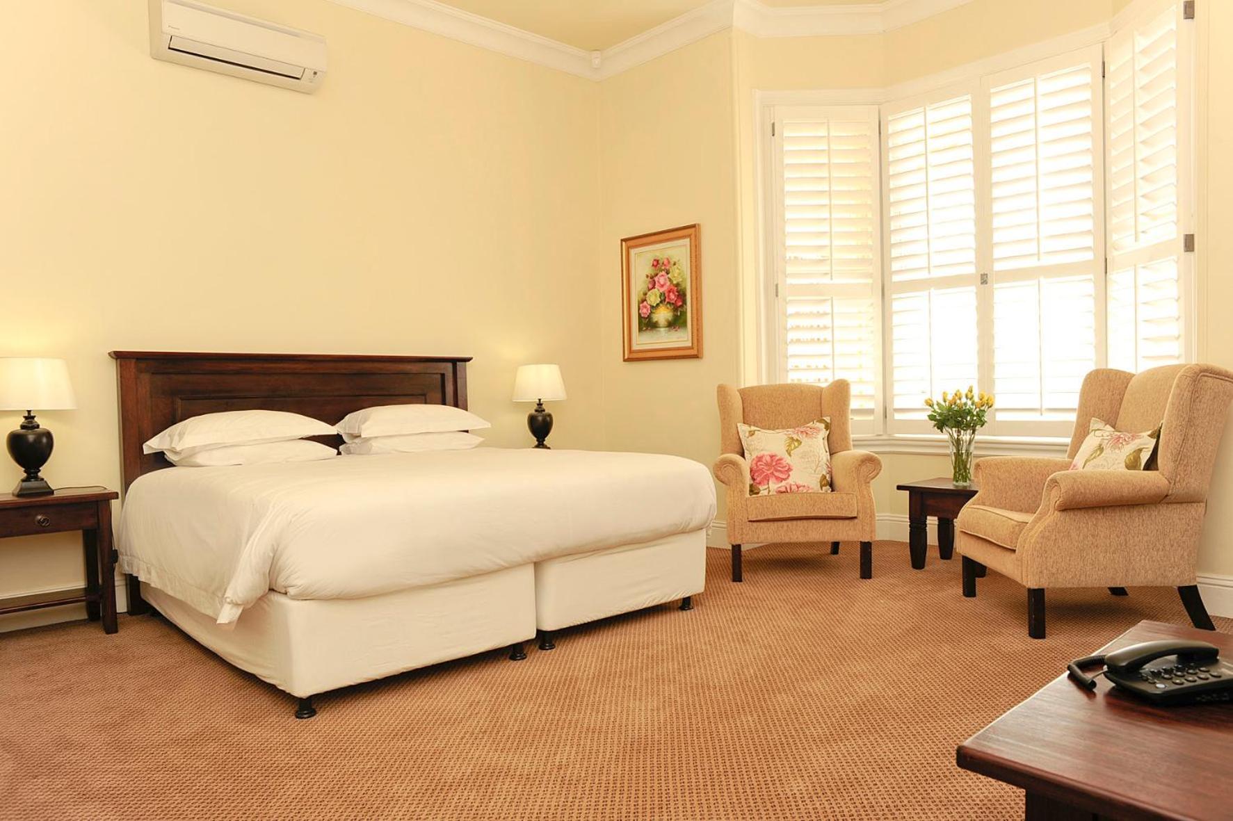 Double or Twin Room with Bathroom - Photo 4