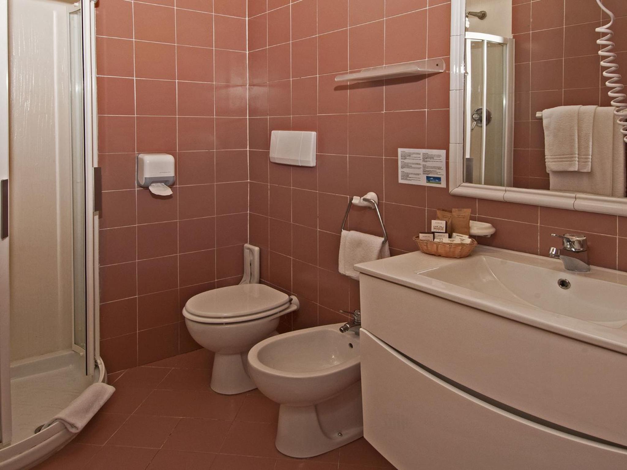 Double or Twin Room - Photo 4
