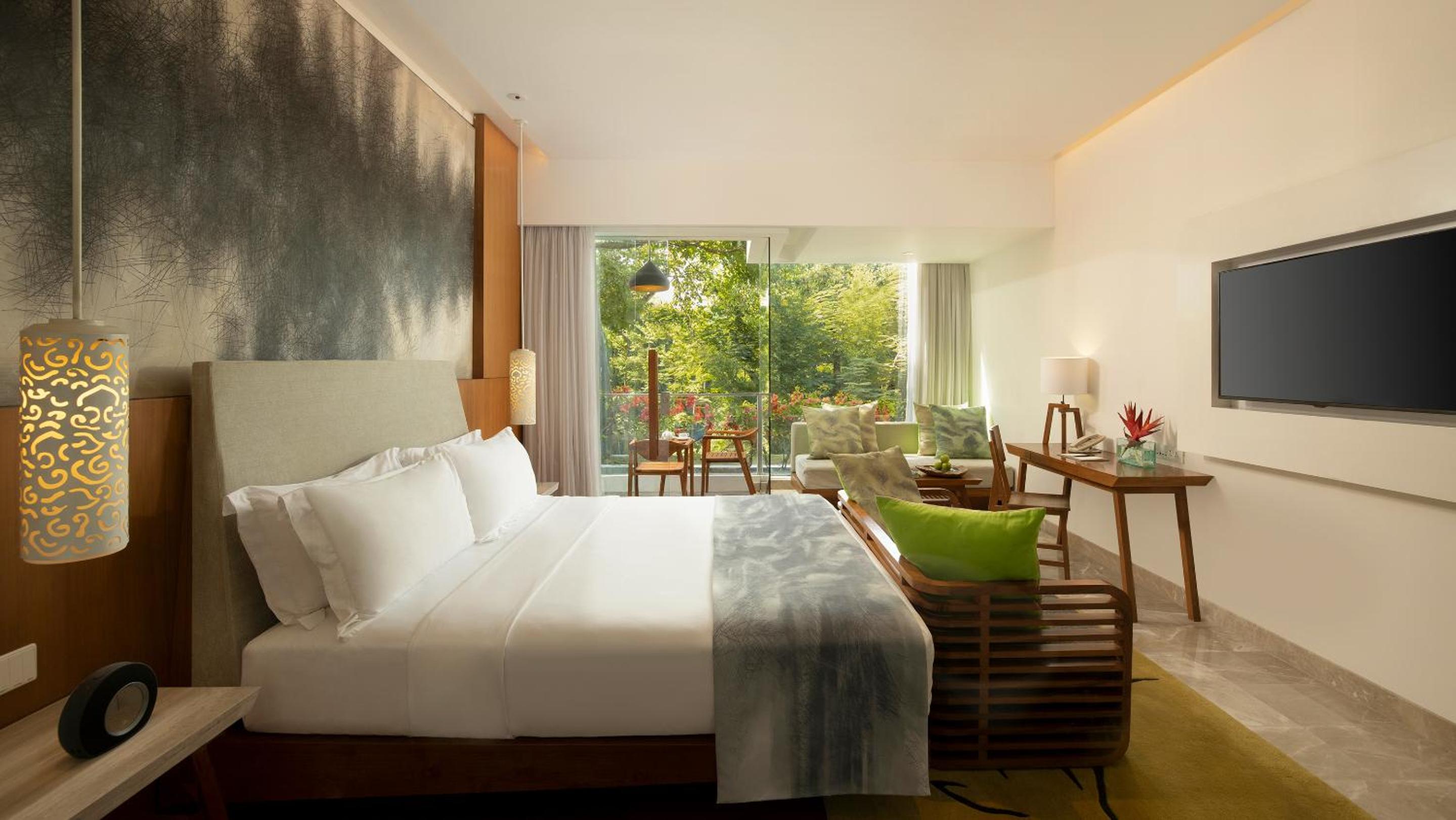Wonderful Deluxe King Room with Garden View