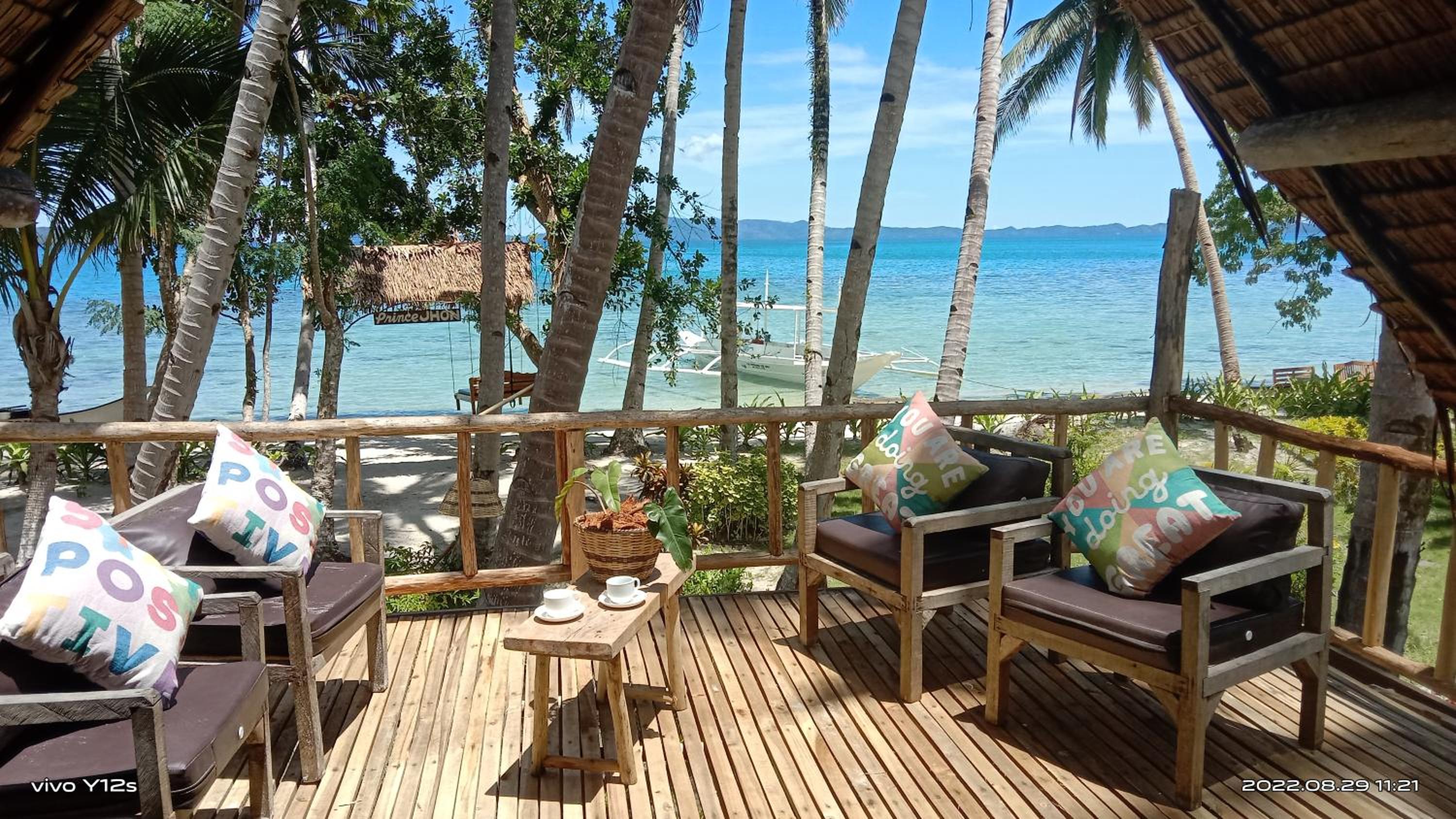 Quadruple Room with Sea View - Photo 3