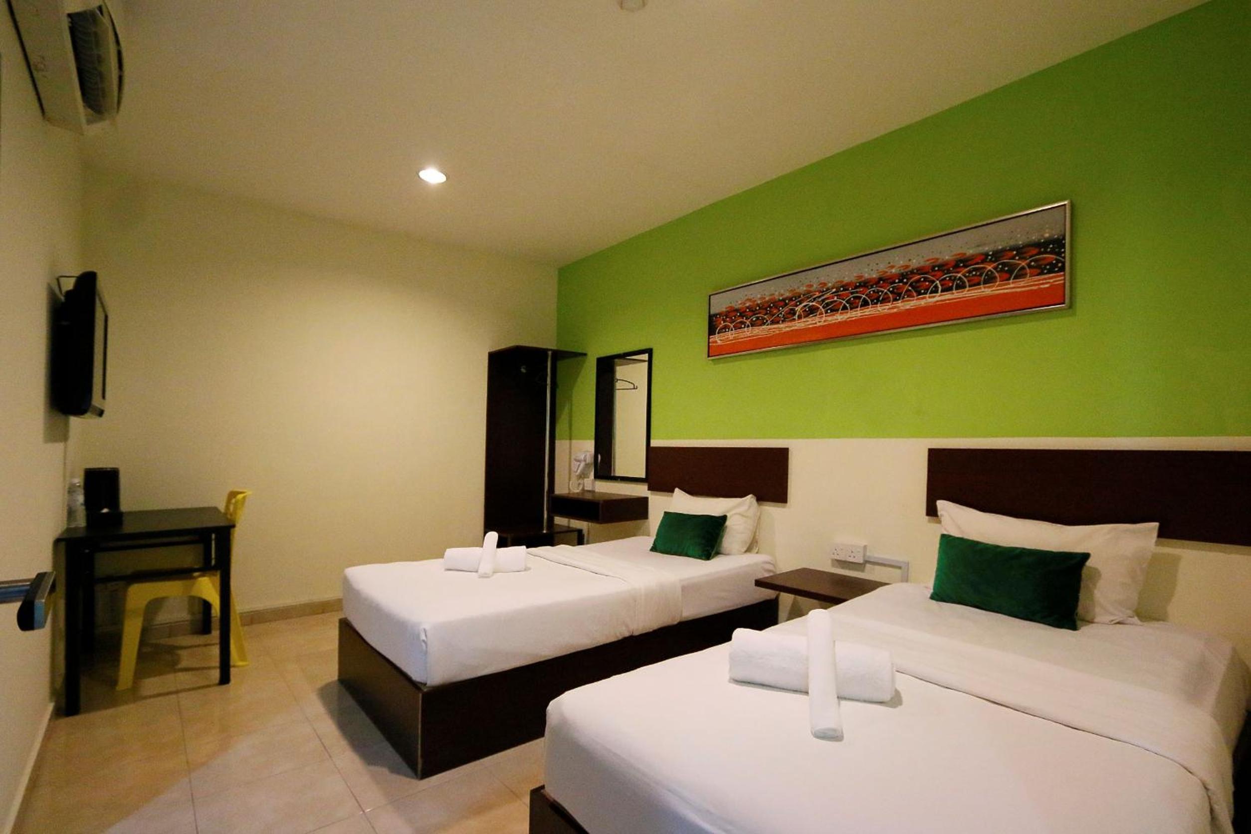 Standard Twin Room - Photo 4