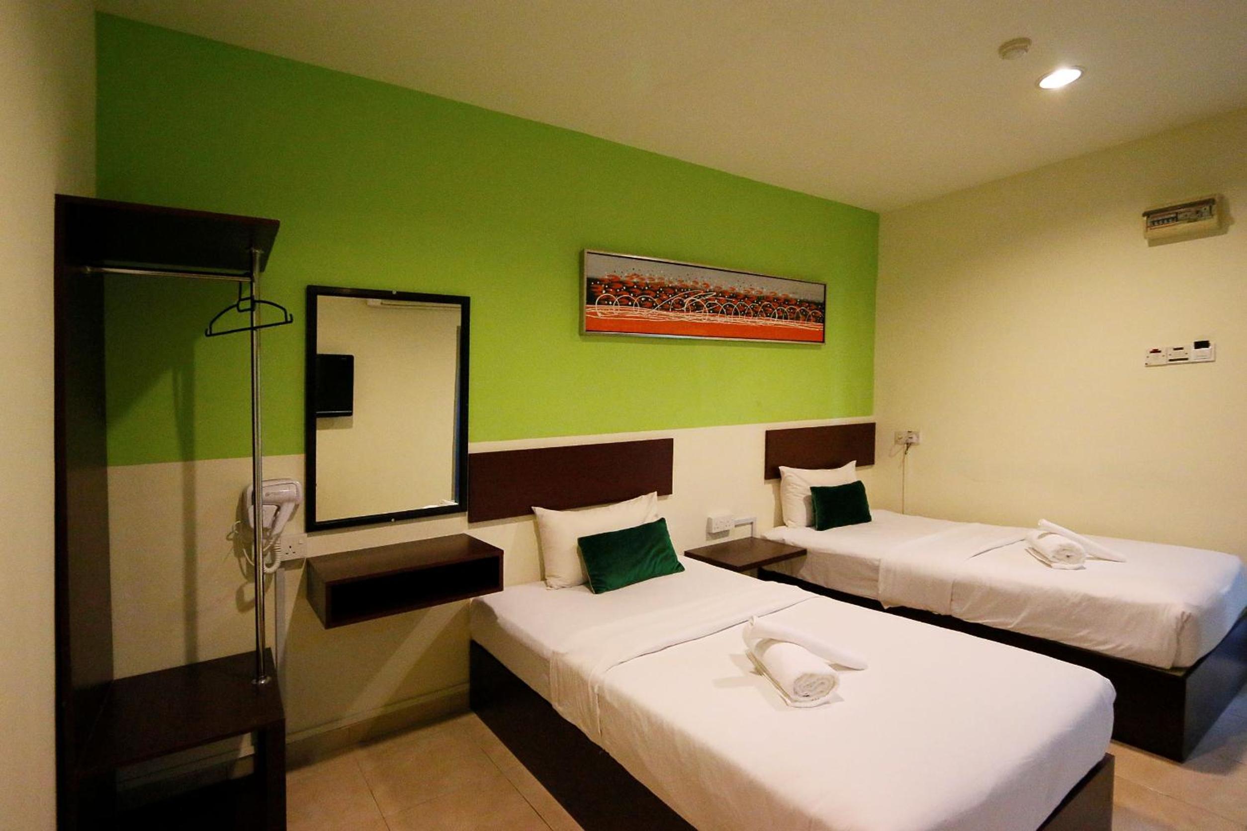 Standard Twin Room - Photo 3