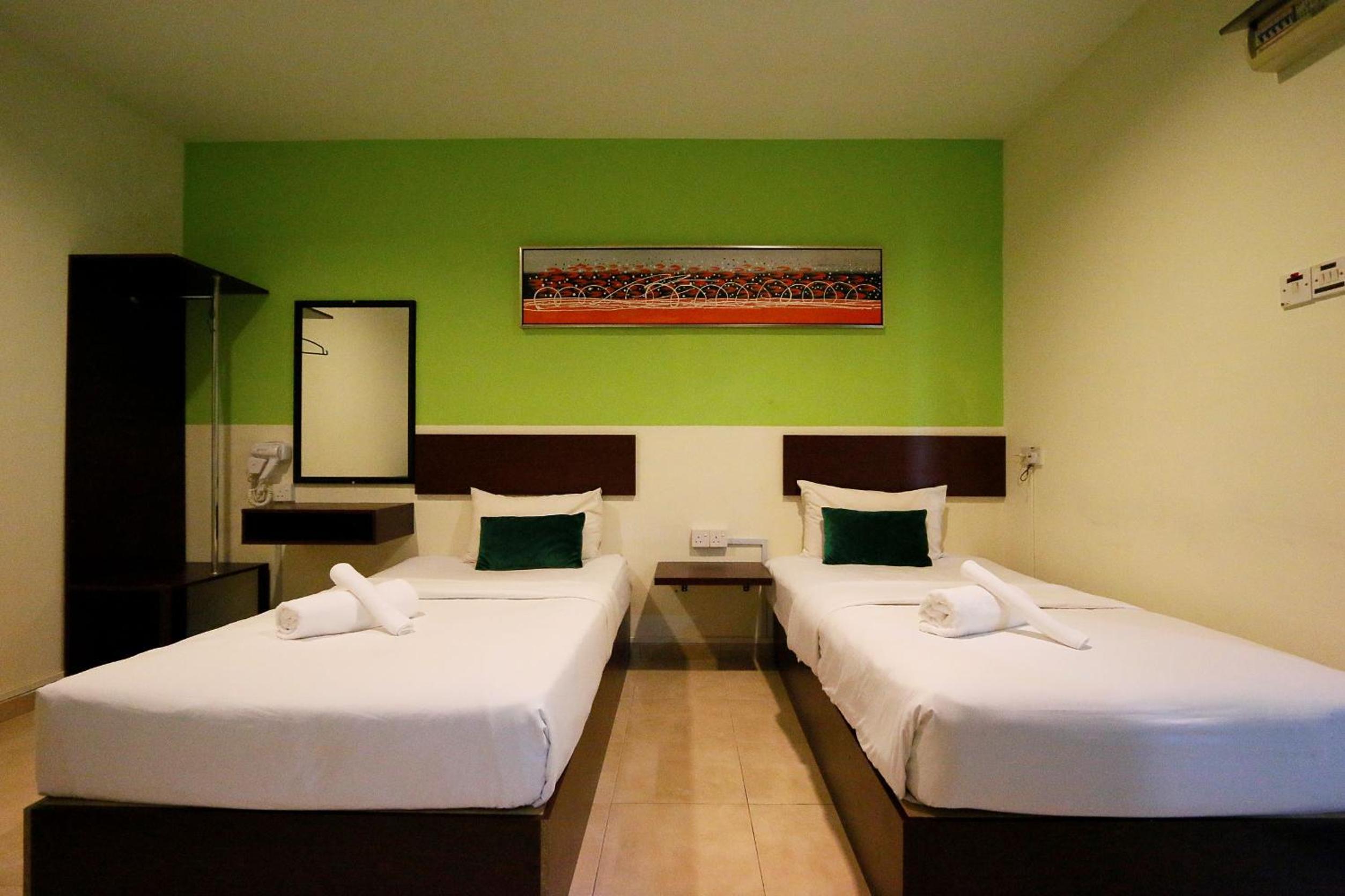 Standard Twin Room - Photo 2