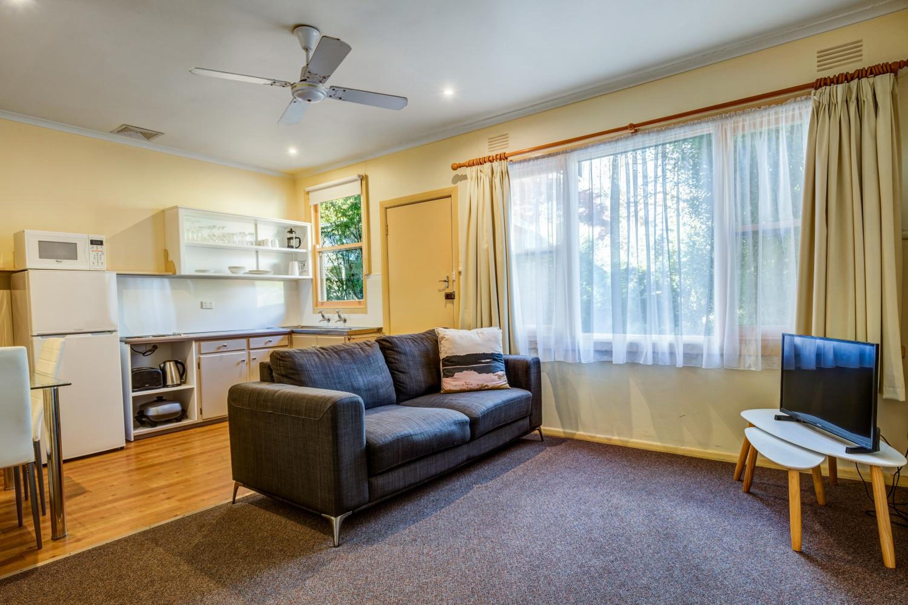 One-Bedroom Apartment photo 1
