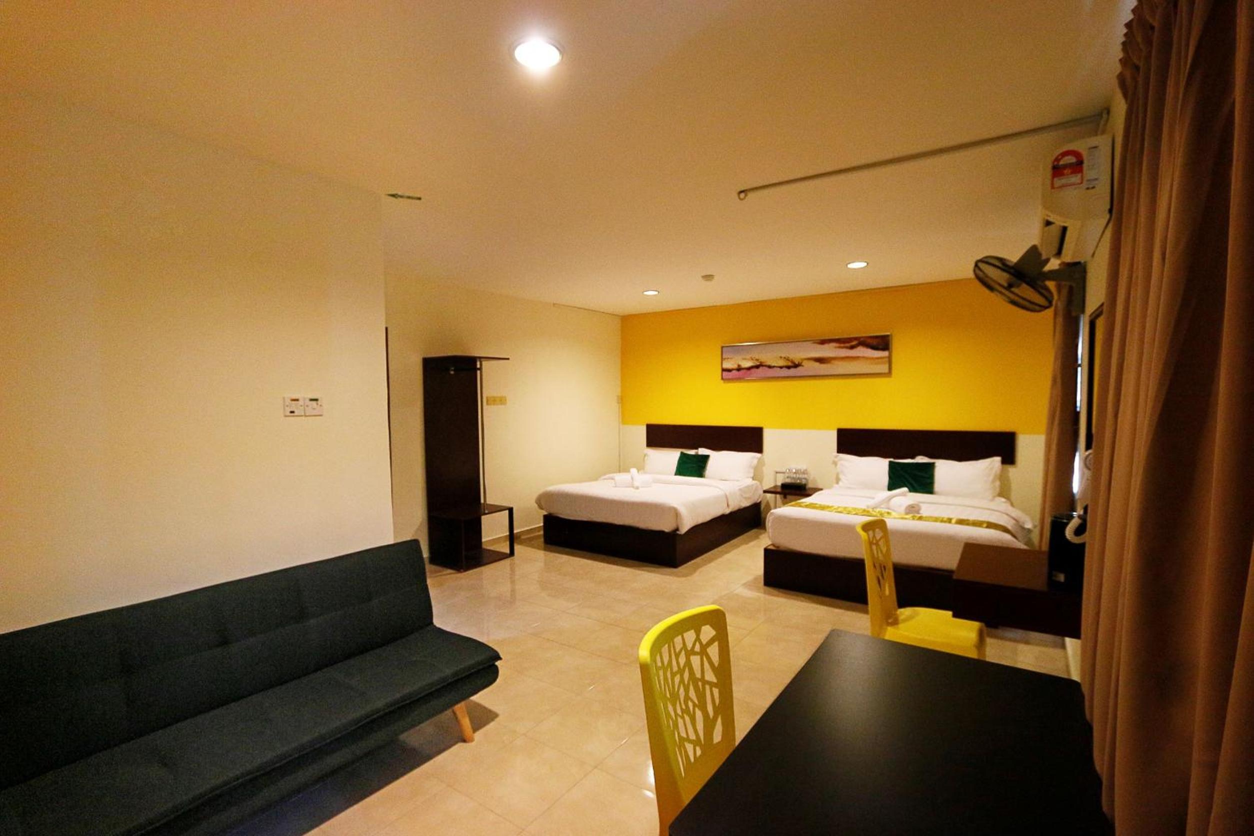 Deluxe Quadruple Room - Photo 1