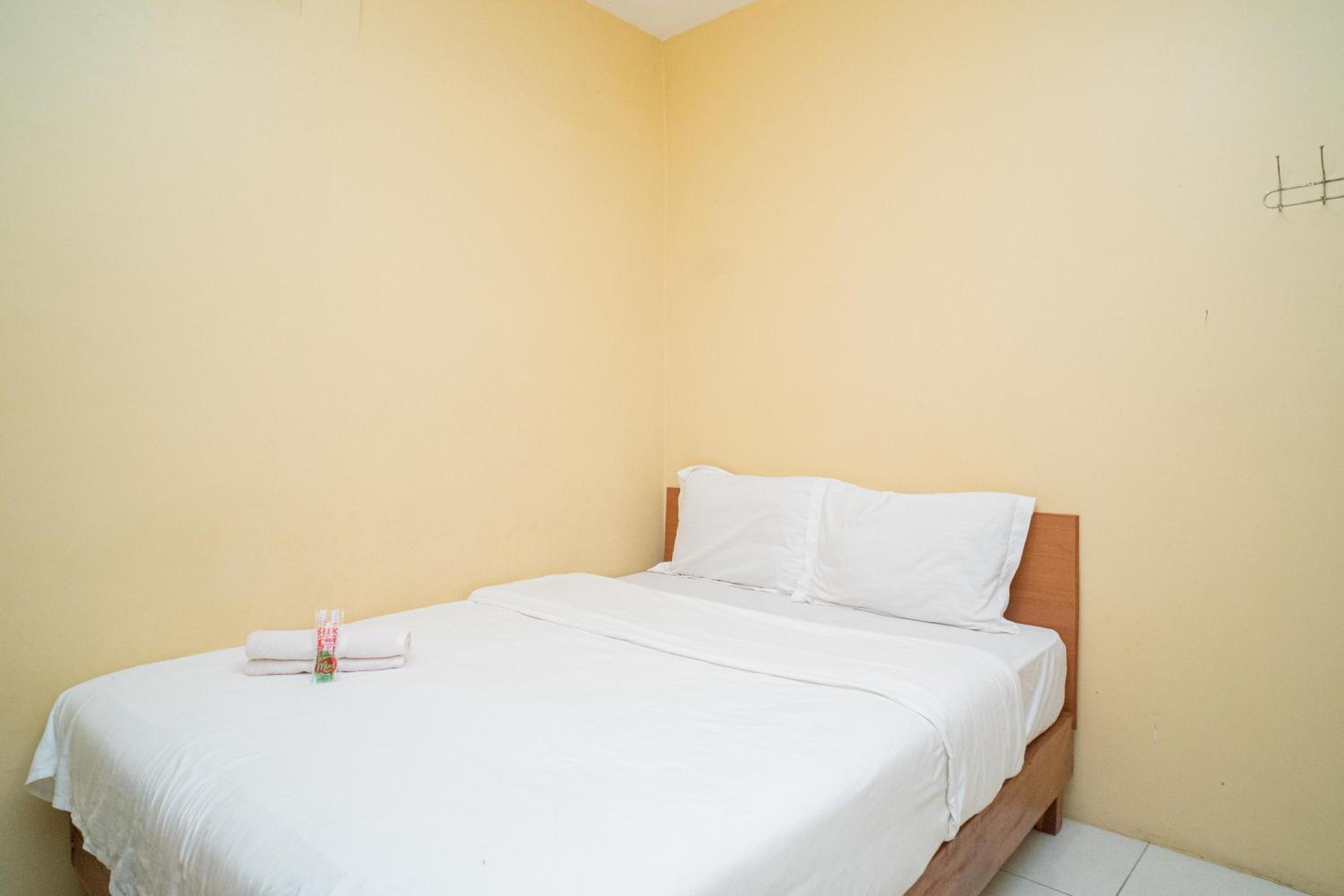 Standard Double Room - Photo 13