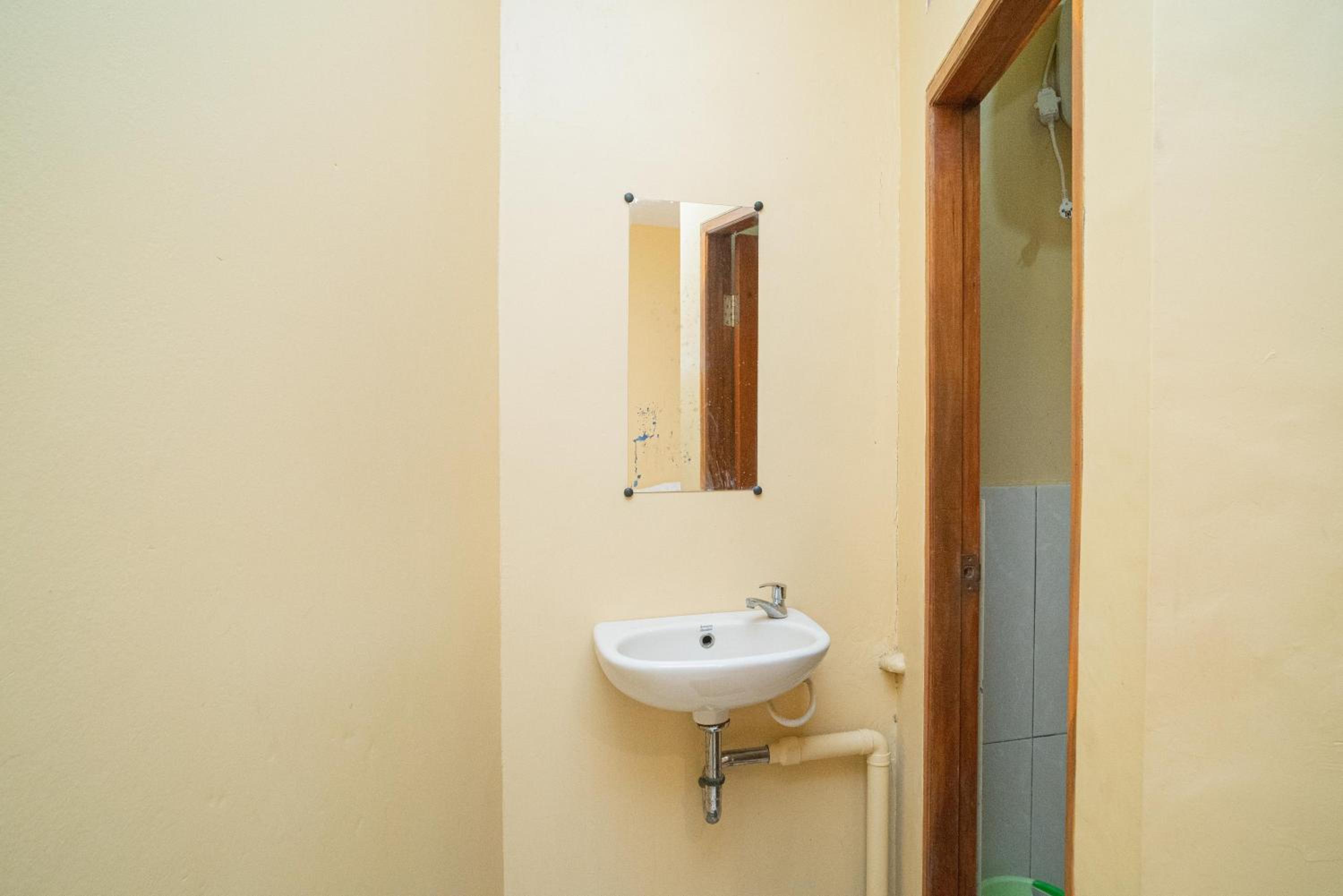 Standard Double Room - Photo 5