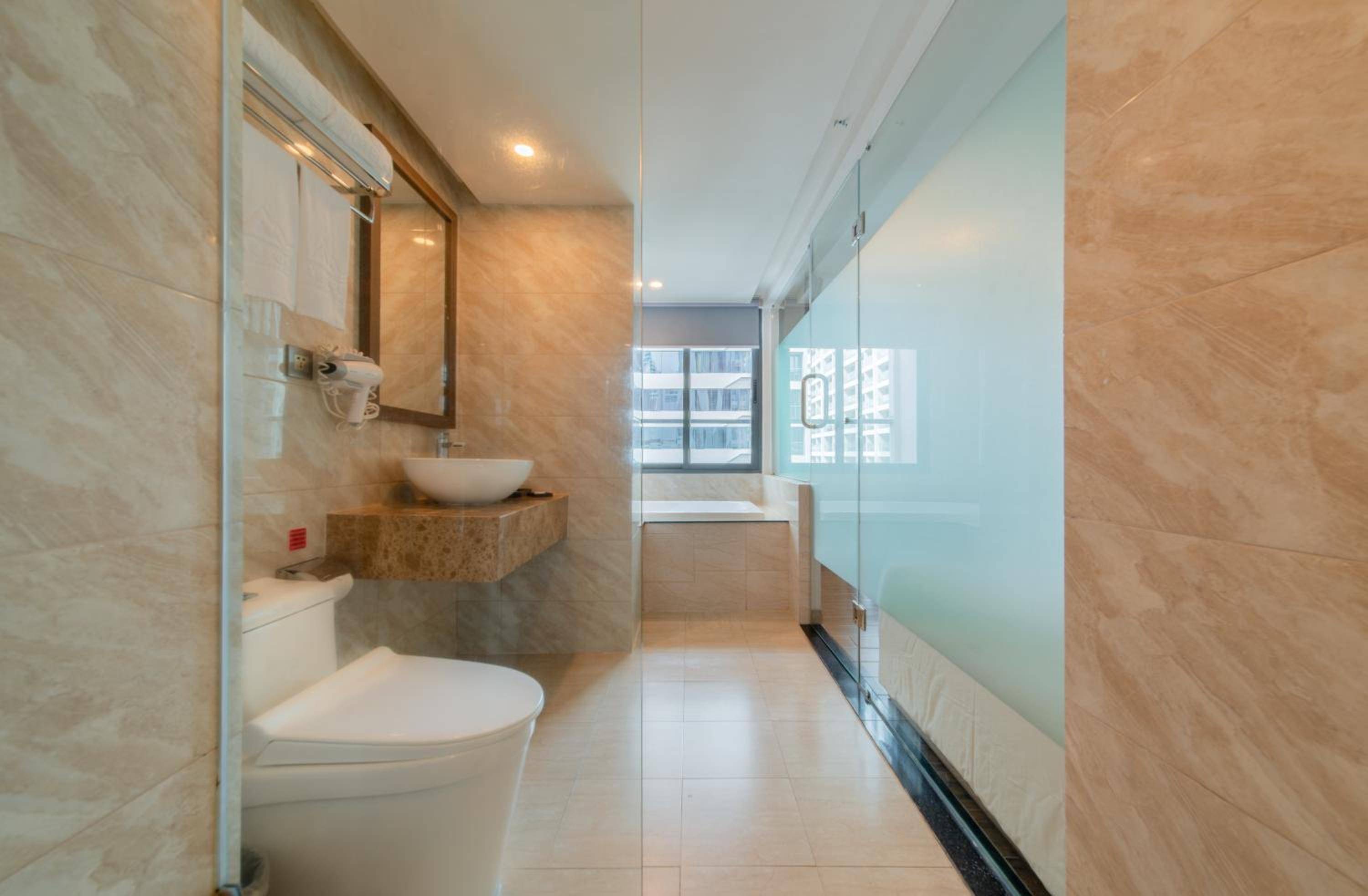 Deluxe Suite - Photo 2