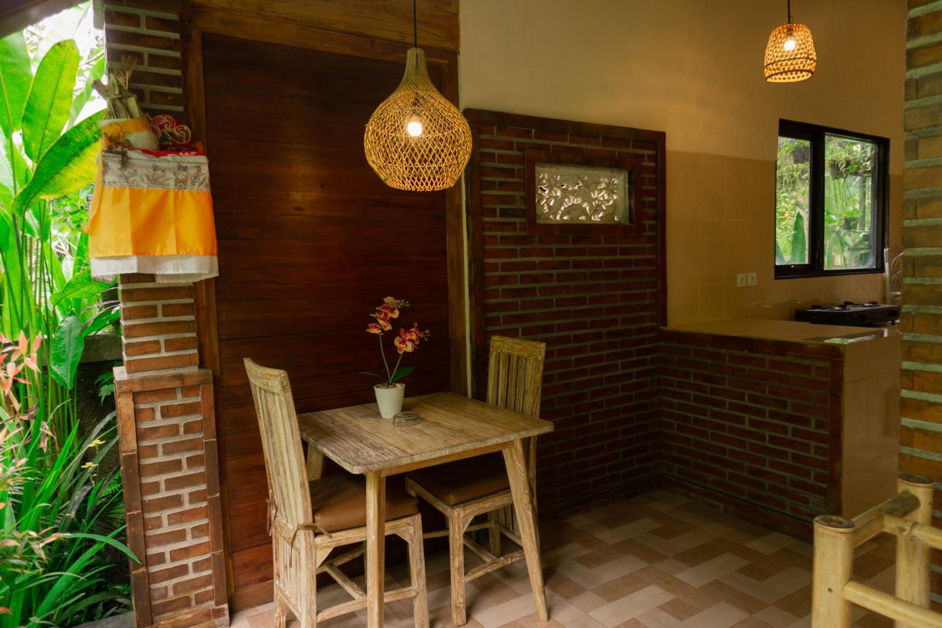 Family Room - Photo 16