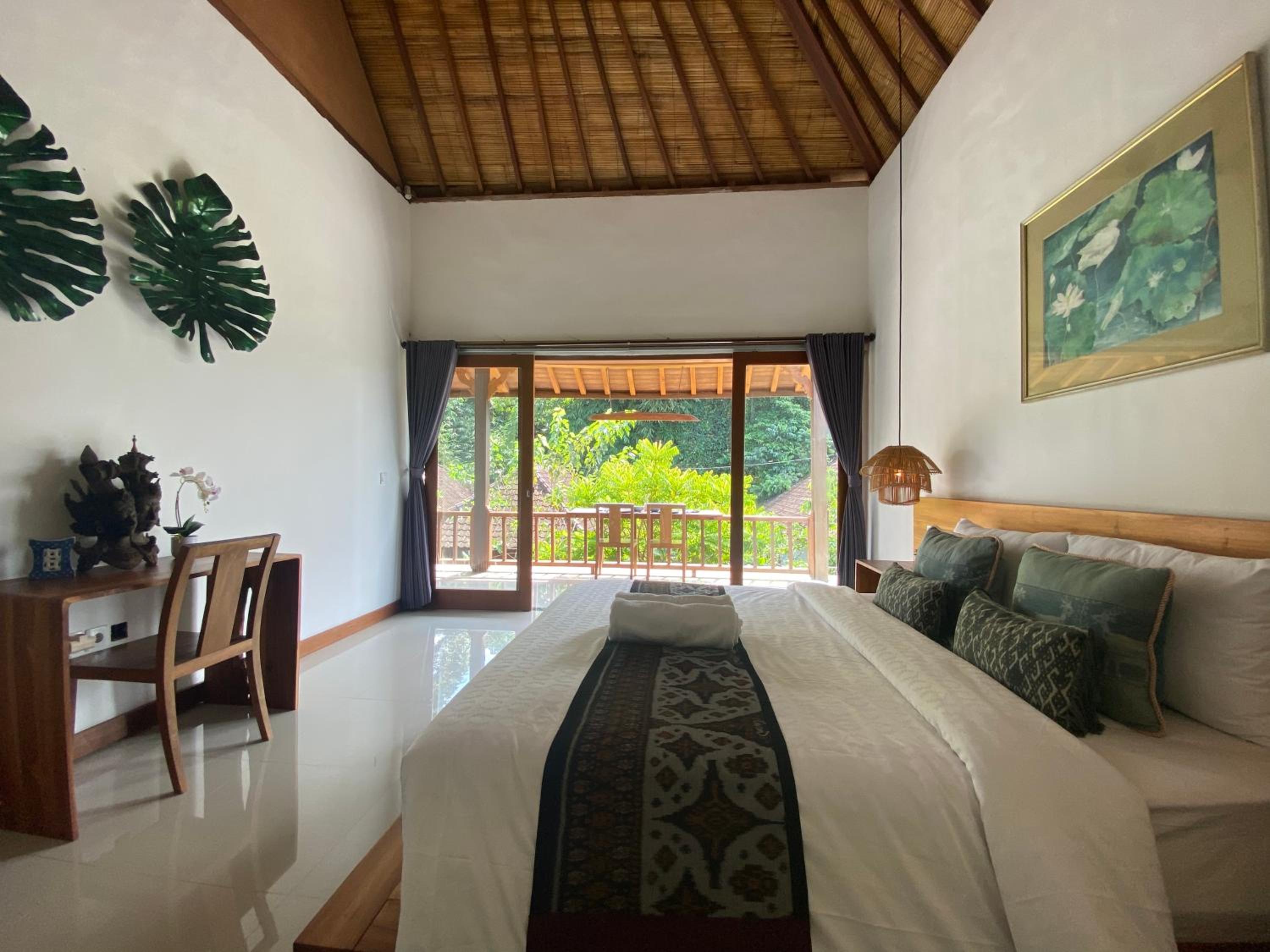 Deluxe Double Room with Balcony photo 1