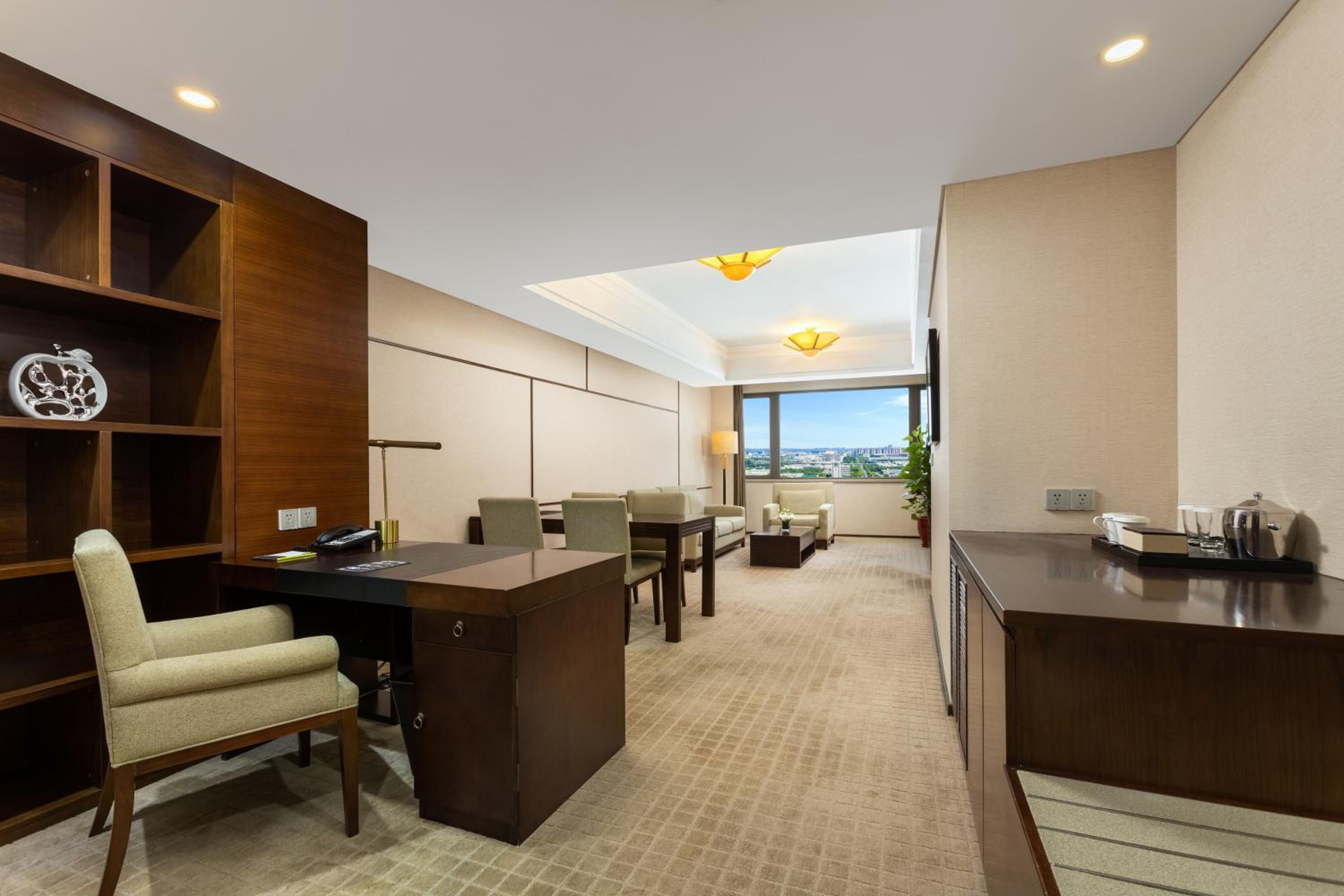 Business Suite - Photo 5