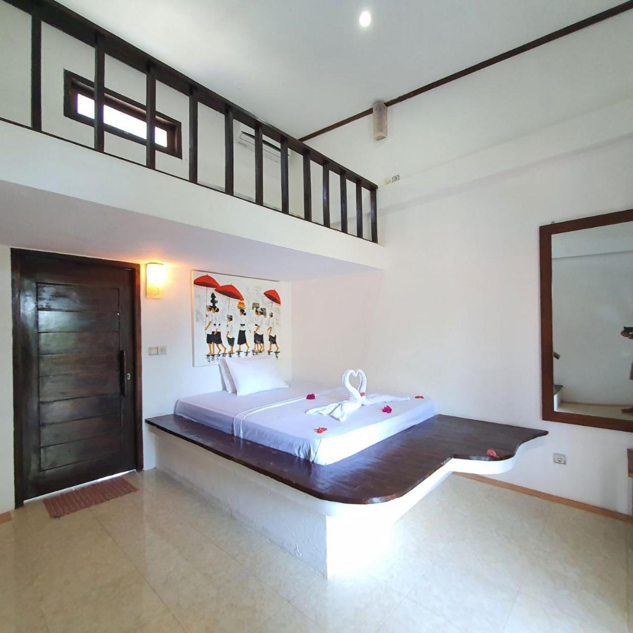 Family Room - Photo 2