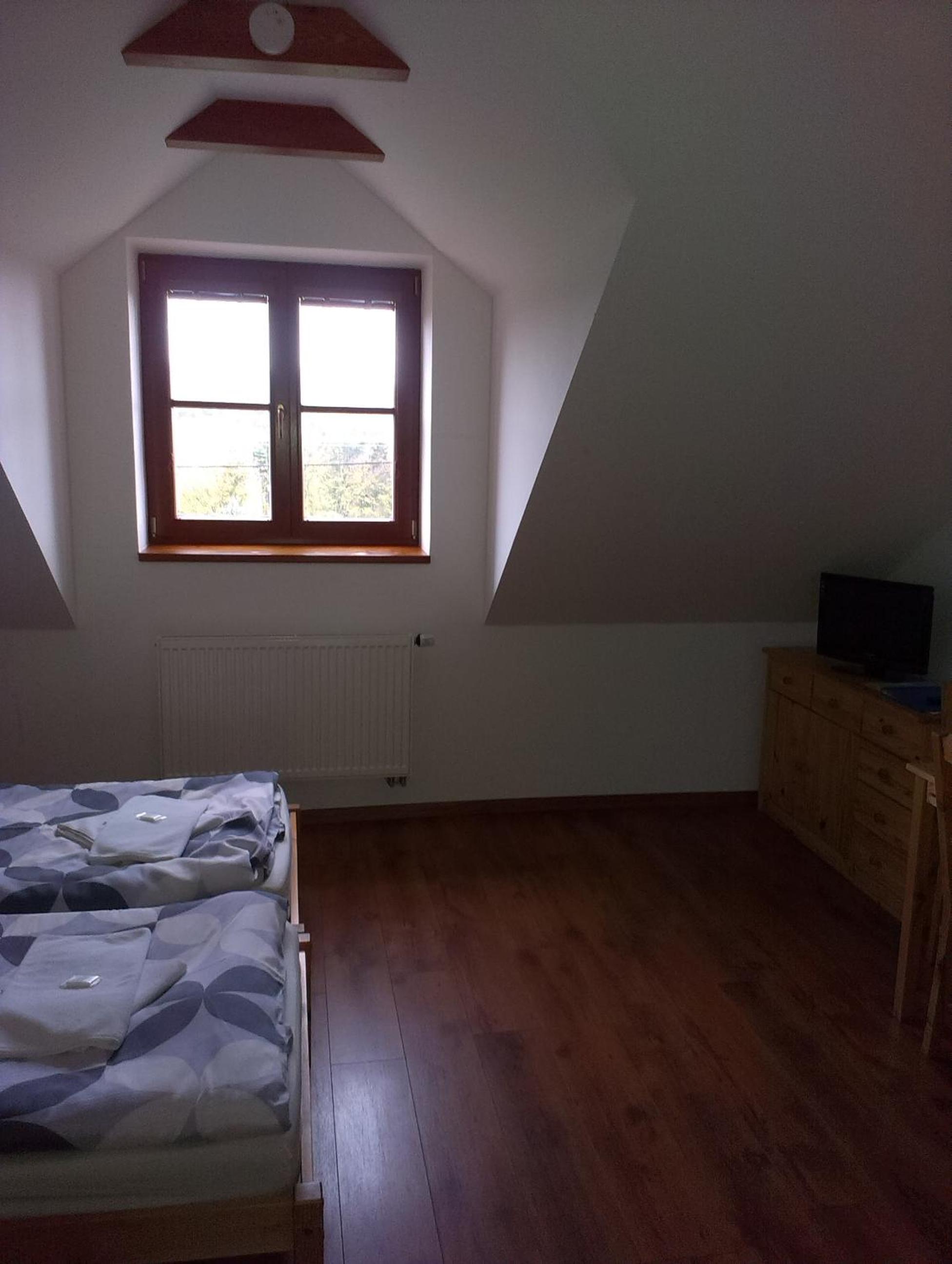 Twin Room with Private Bathroom photo 1