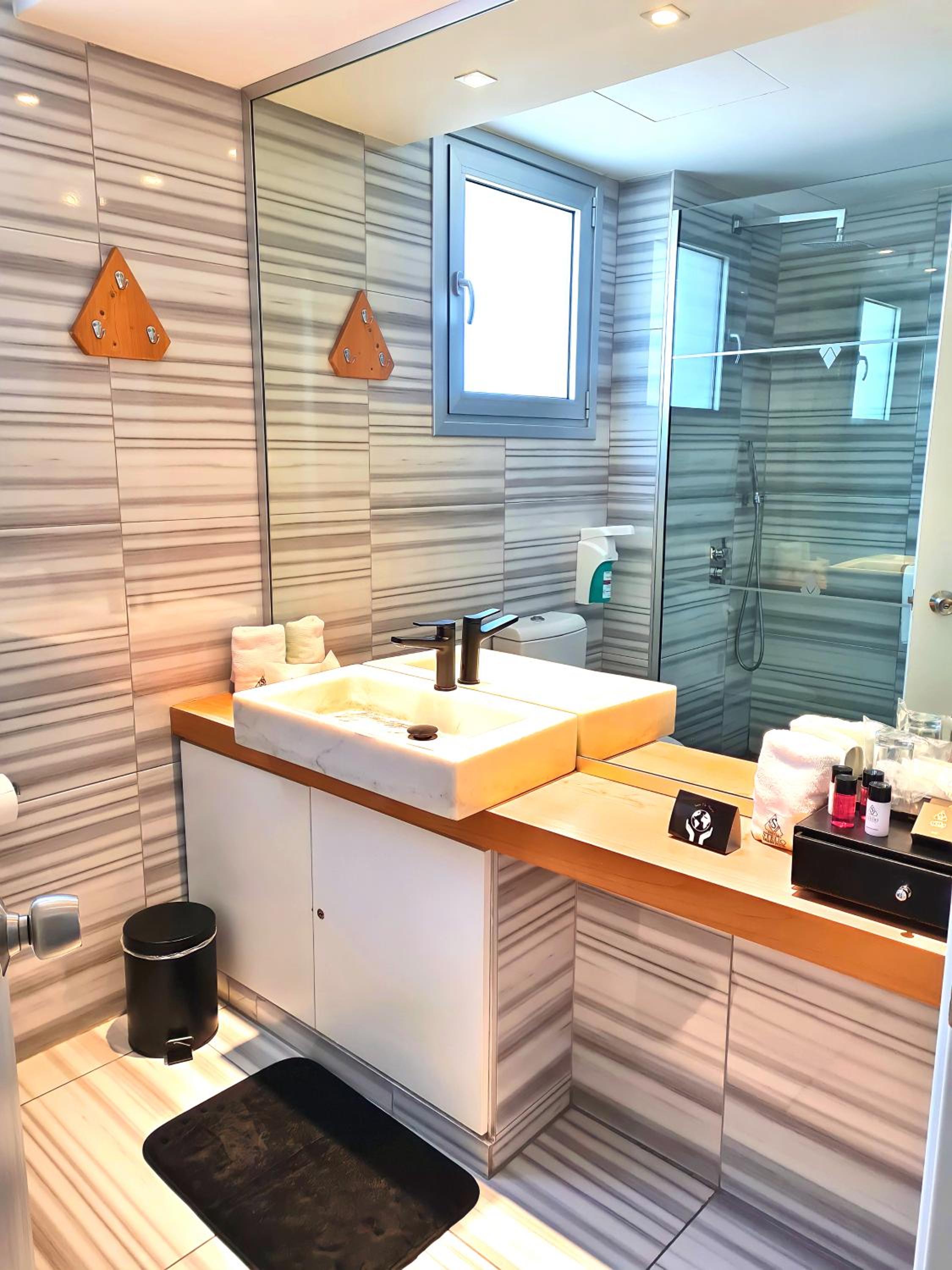 Standard Twin Room, Inland View - No Balcony photo 3