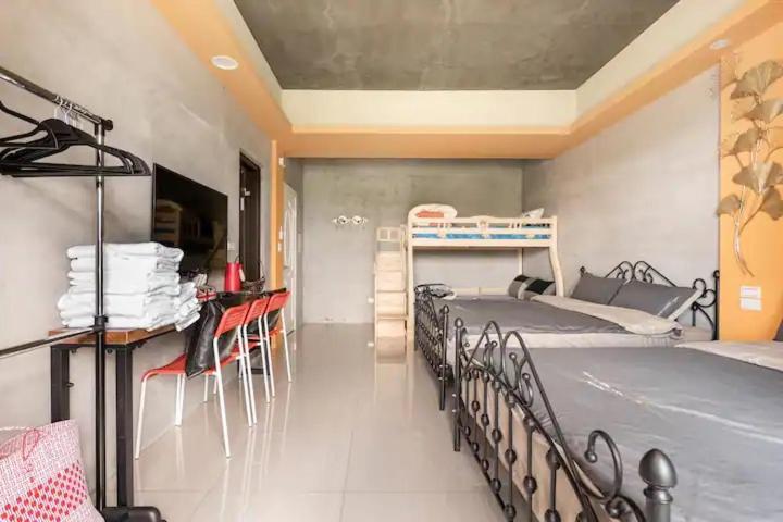 Family Room - Photo 5