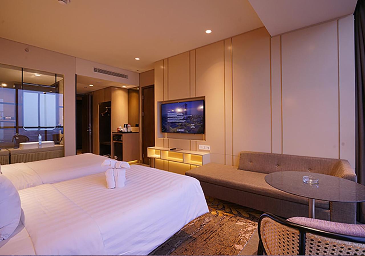 Deluxe Twin Room - City Side - Photo 2