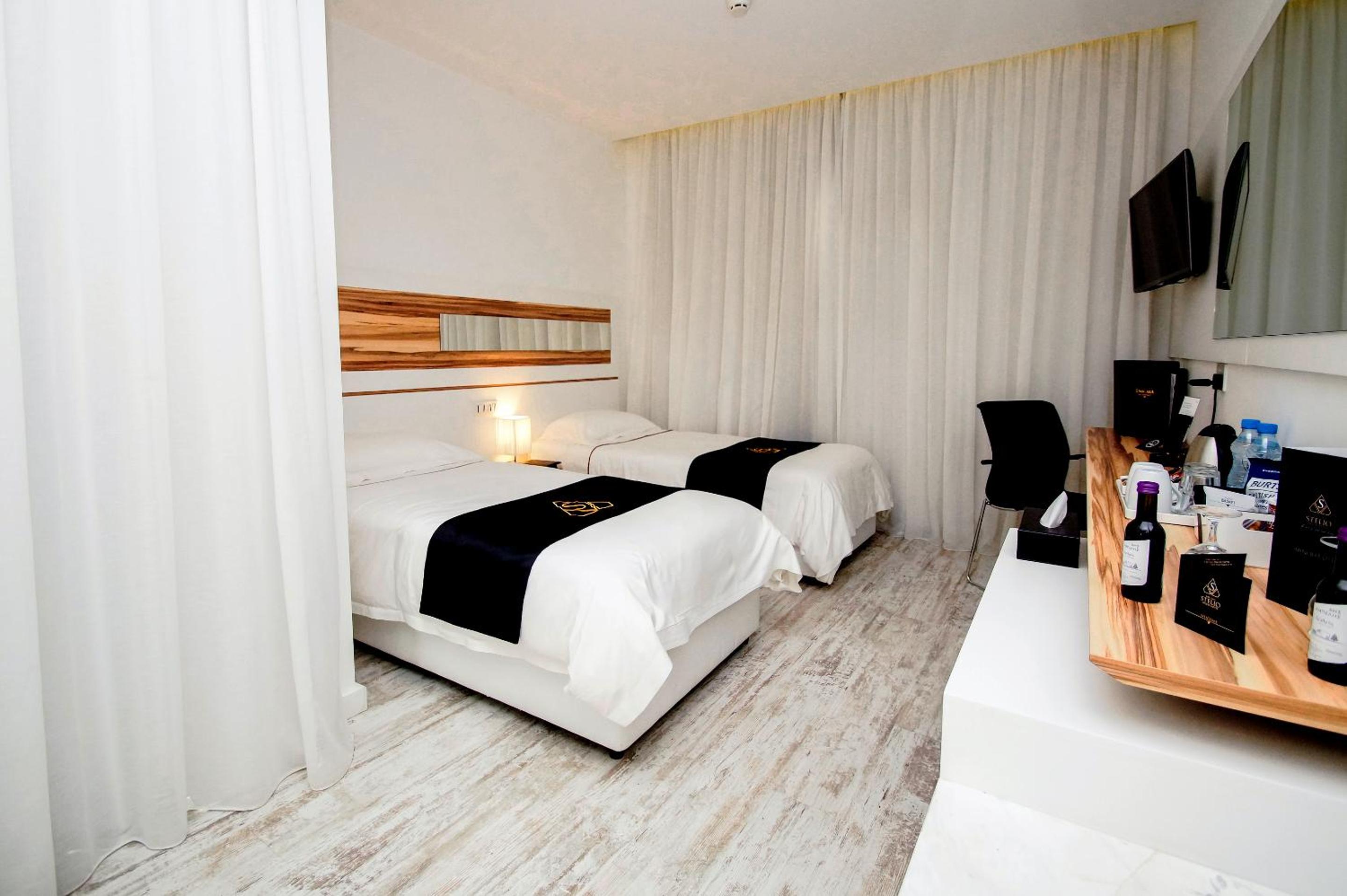 Zweibettzimmer mit Balkon