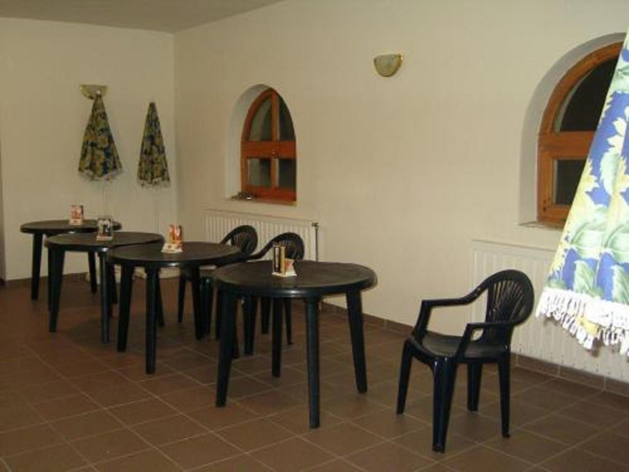 Seven-Bedroom House photo 3