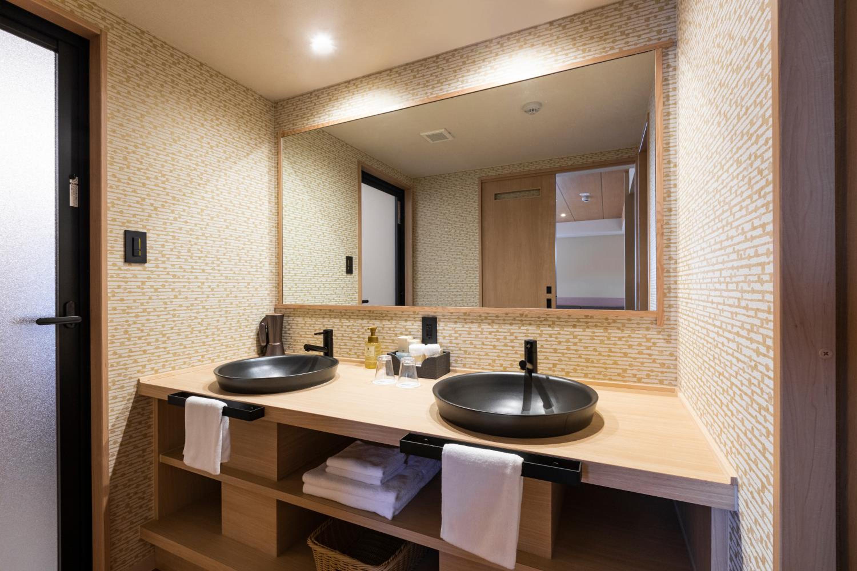 Deluxe Twin Room - Photo 9