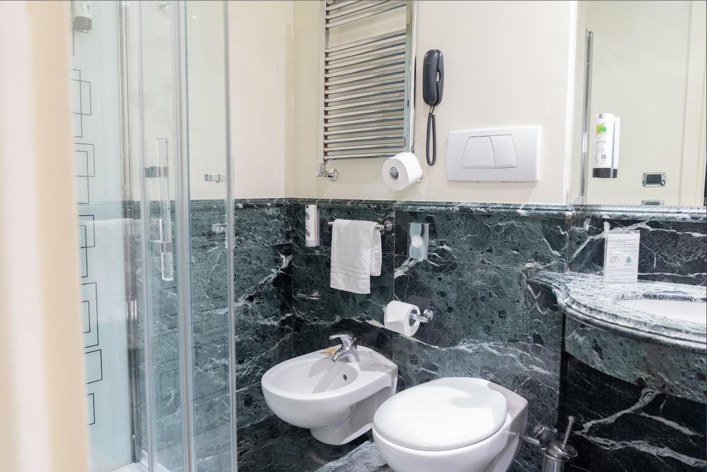 Three -Bedroom Family Suite photo 2