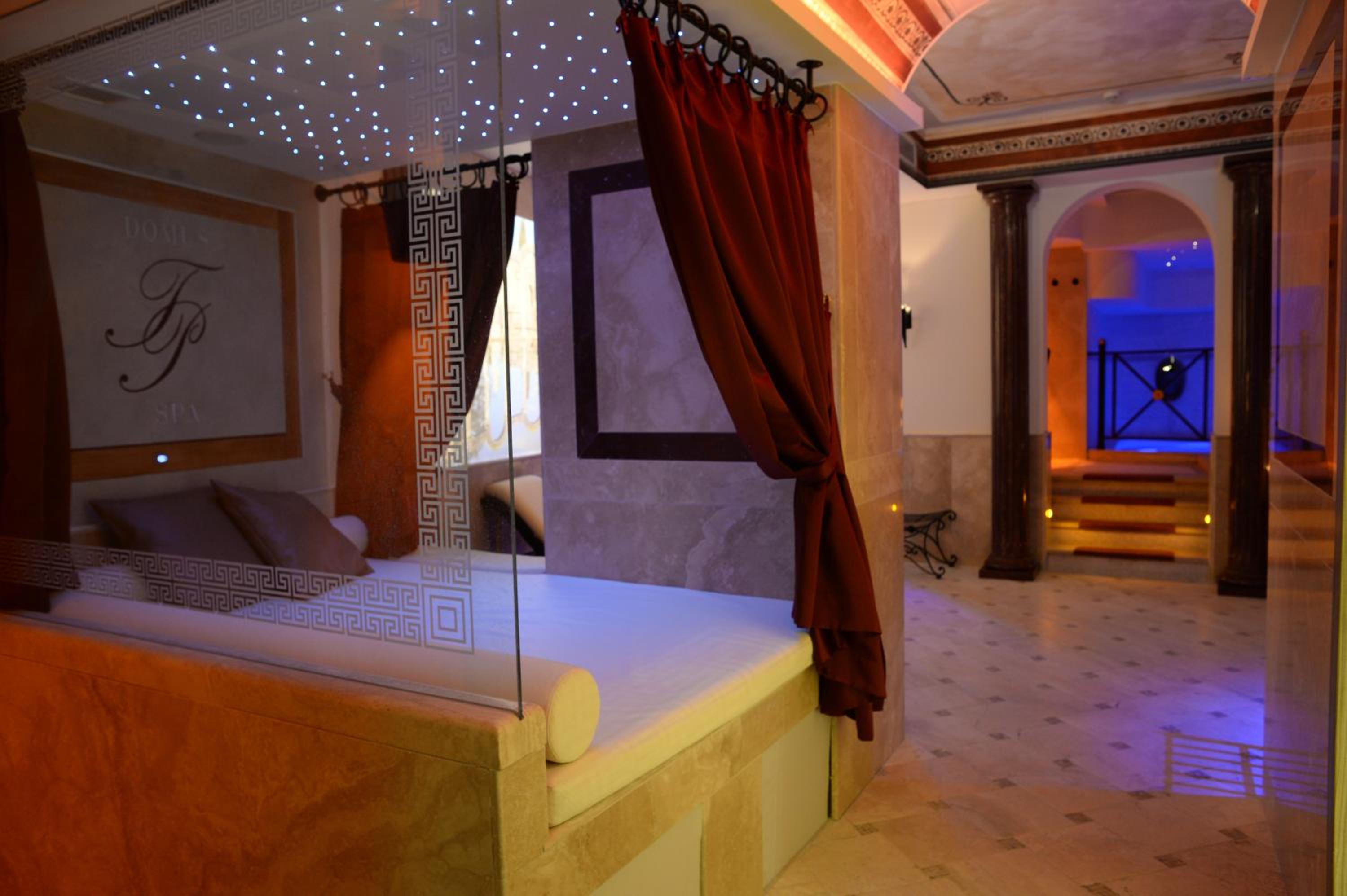Large Double Room with Exclusive Spa Access  photo 2