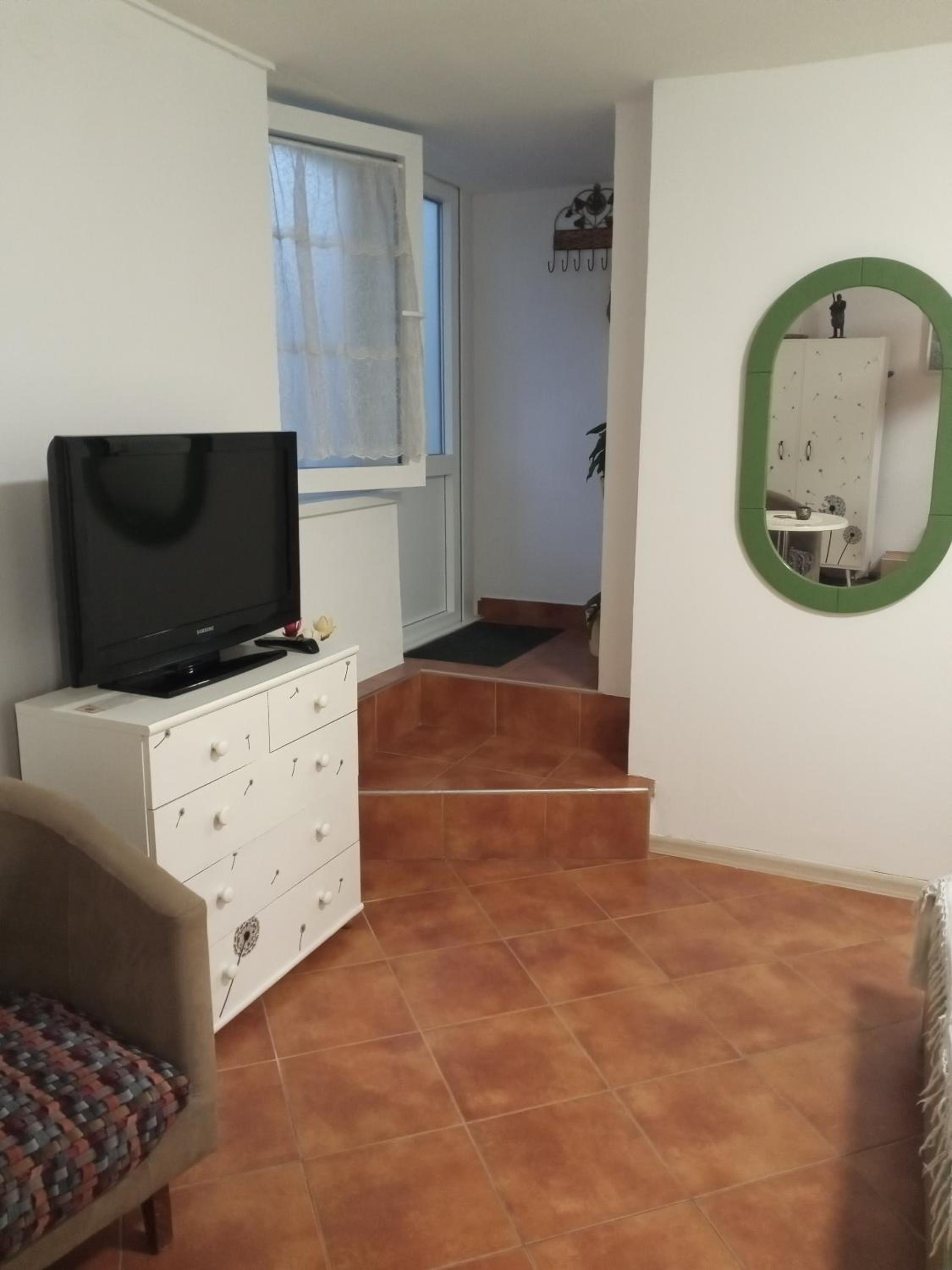 Studio Apartment - Photo 8