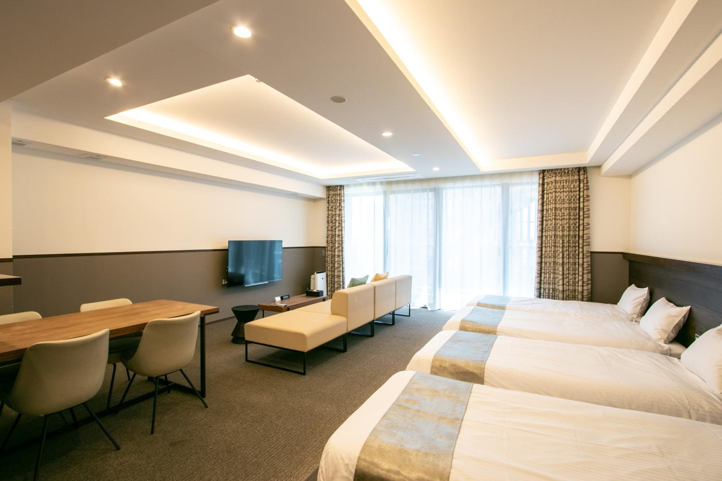 Deluxe Family Suite