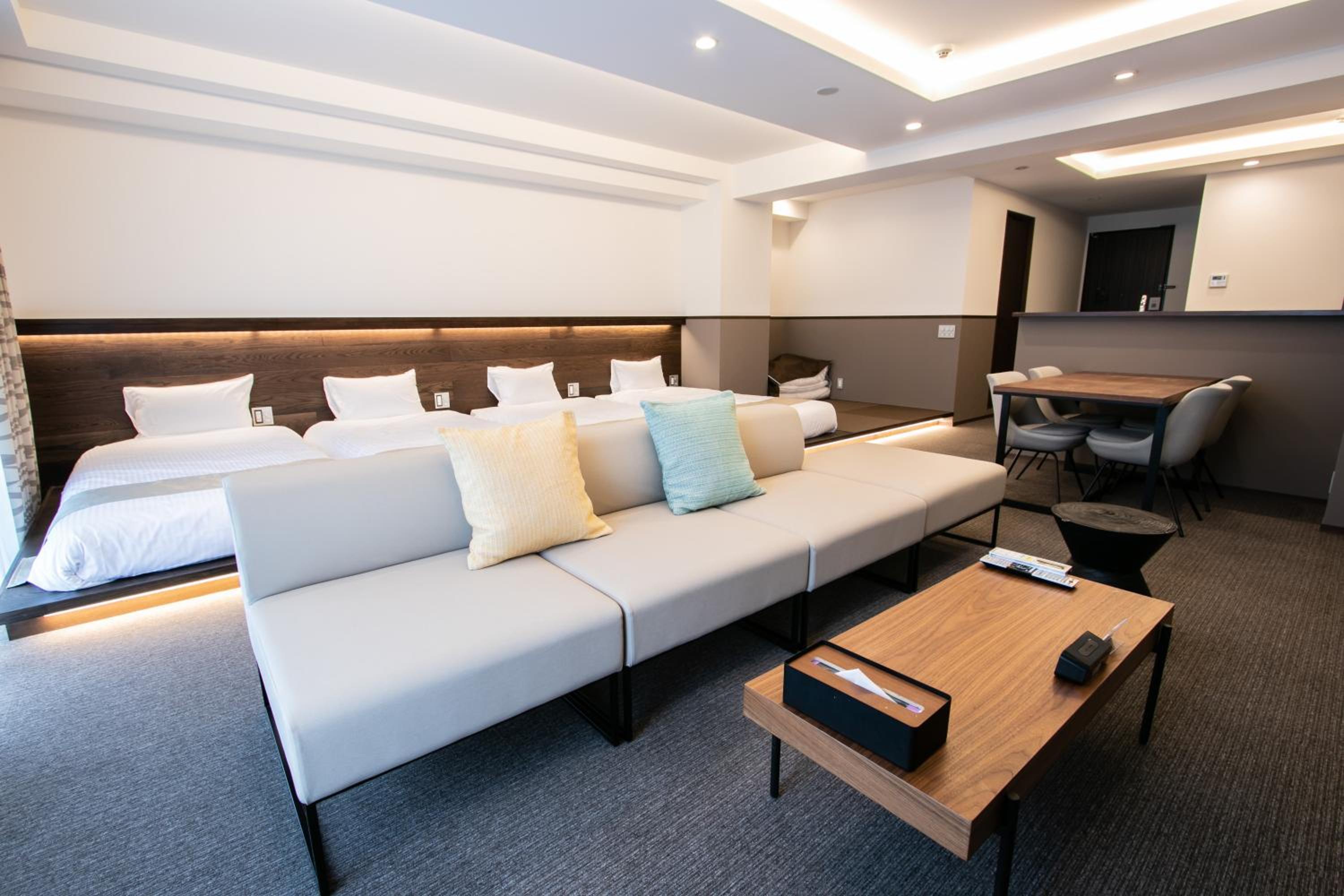 Deluxe Family Suite photo 2