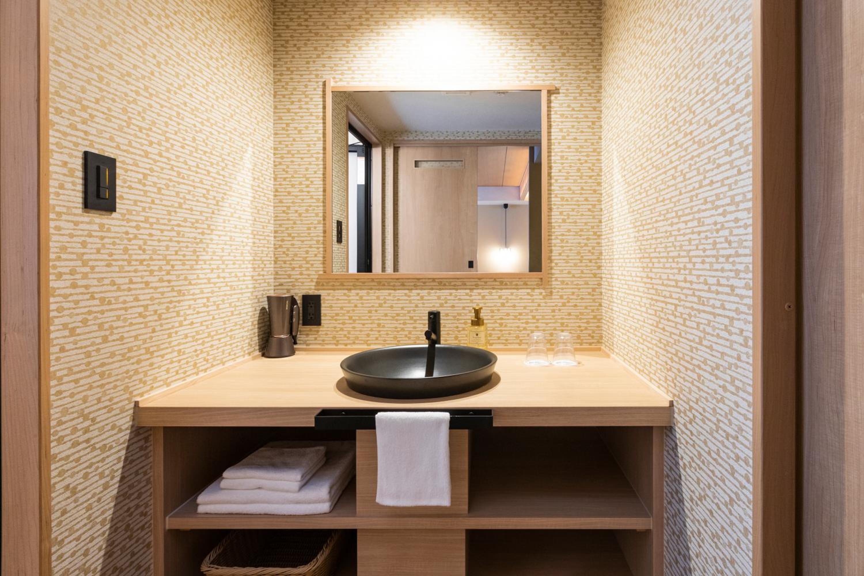 Standard Twin Room - Photo 4