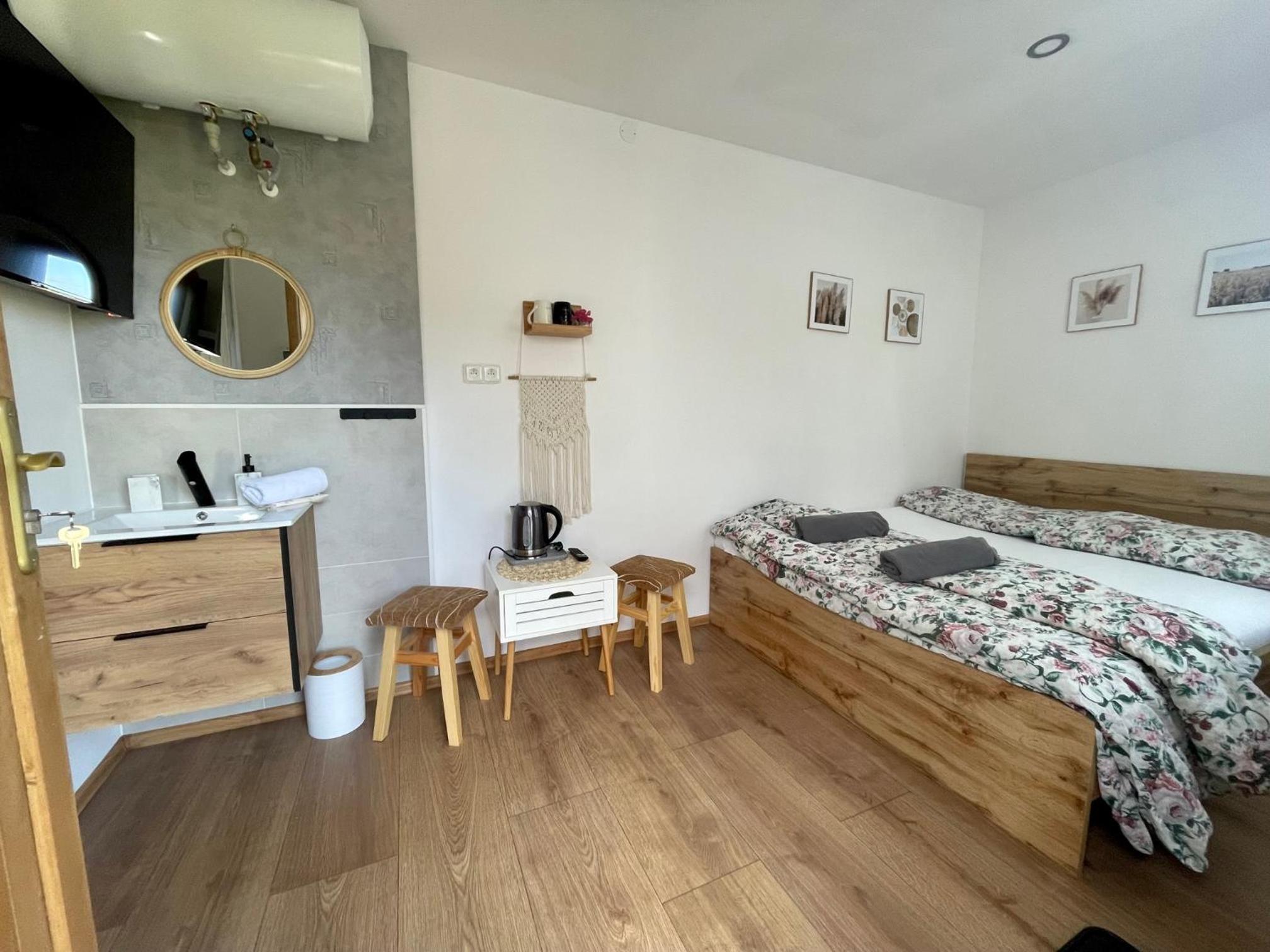 Mobile Home photo 1
