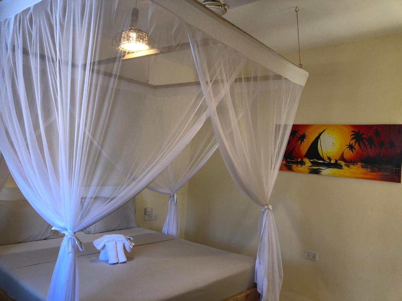 Suite - Photo 11