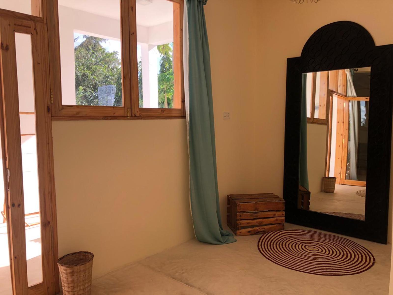 Suite - Photo 1
