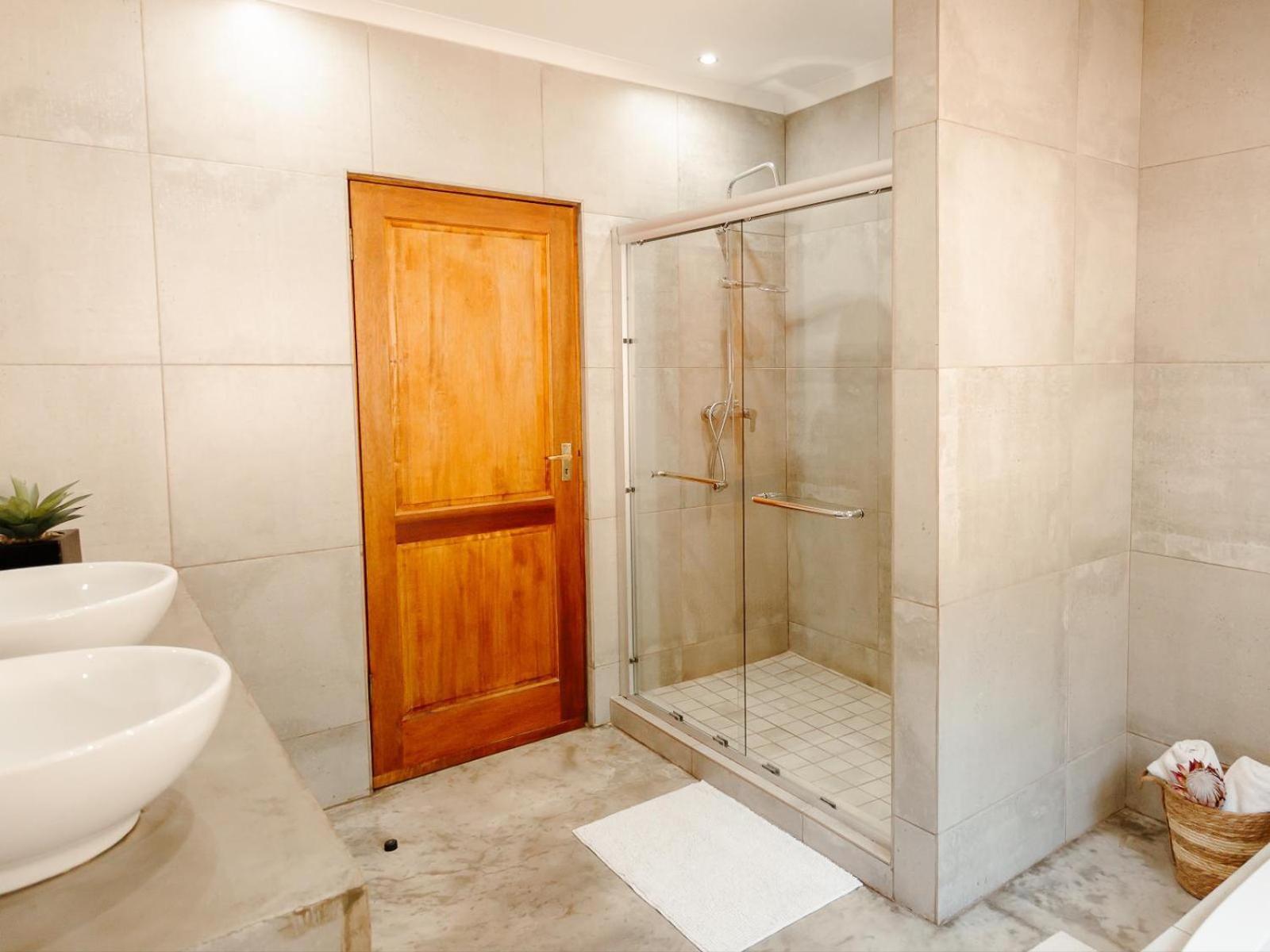 Luxury Suite - Photo 6