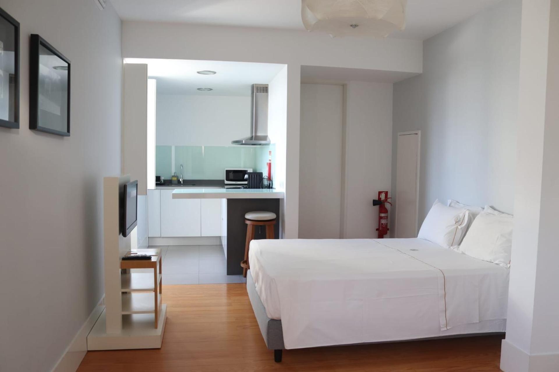 Apartment with Pool View  - Photo 1