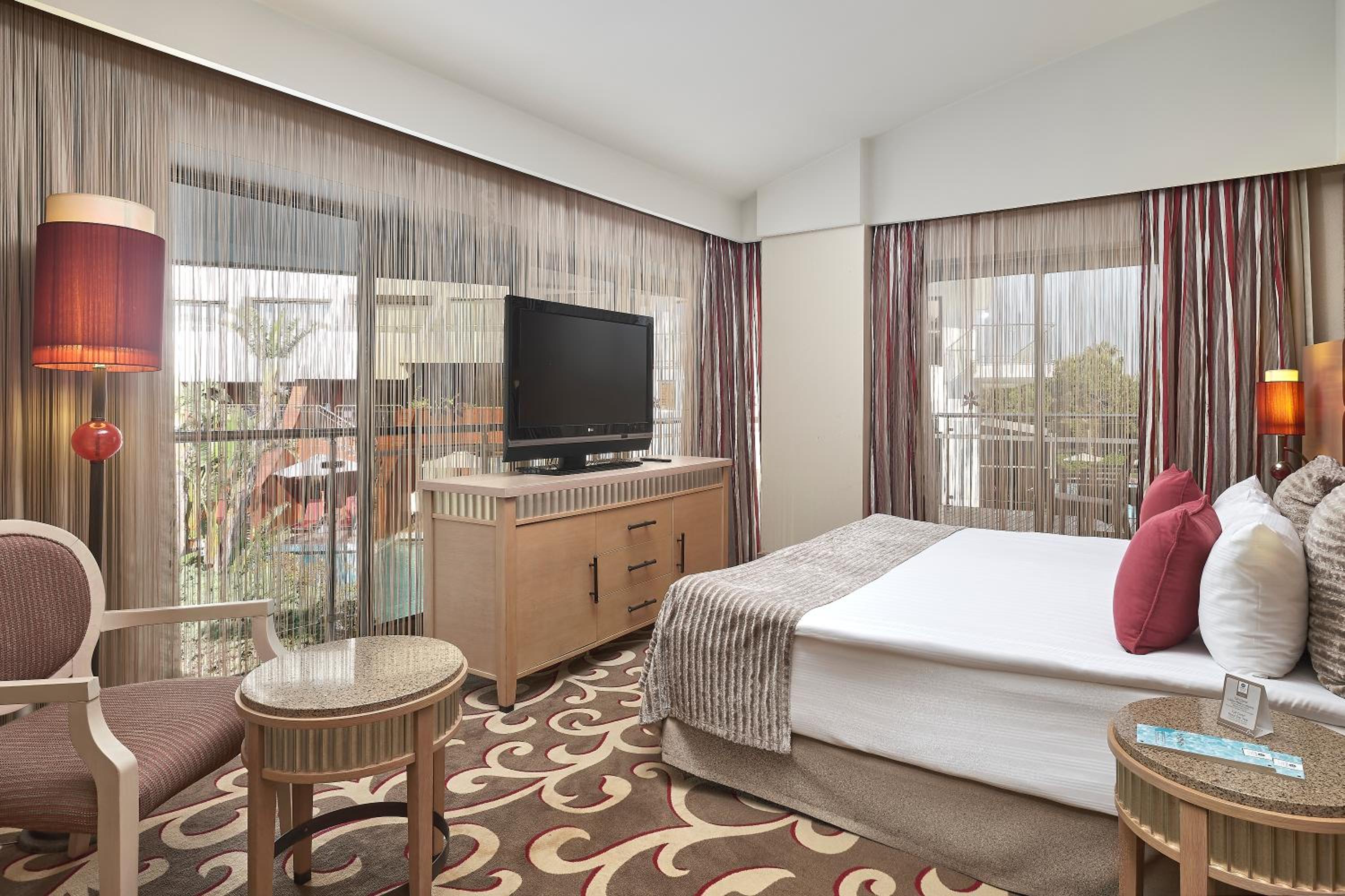 Lake Villas thumbnail 5