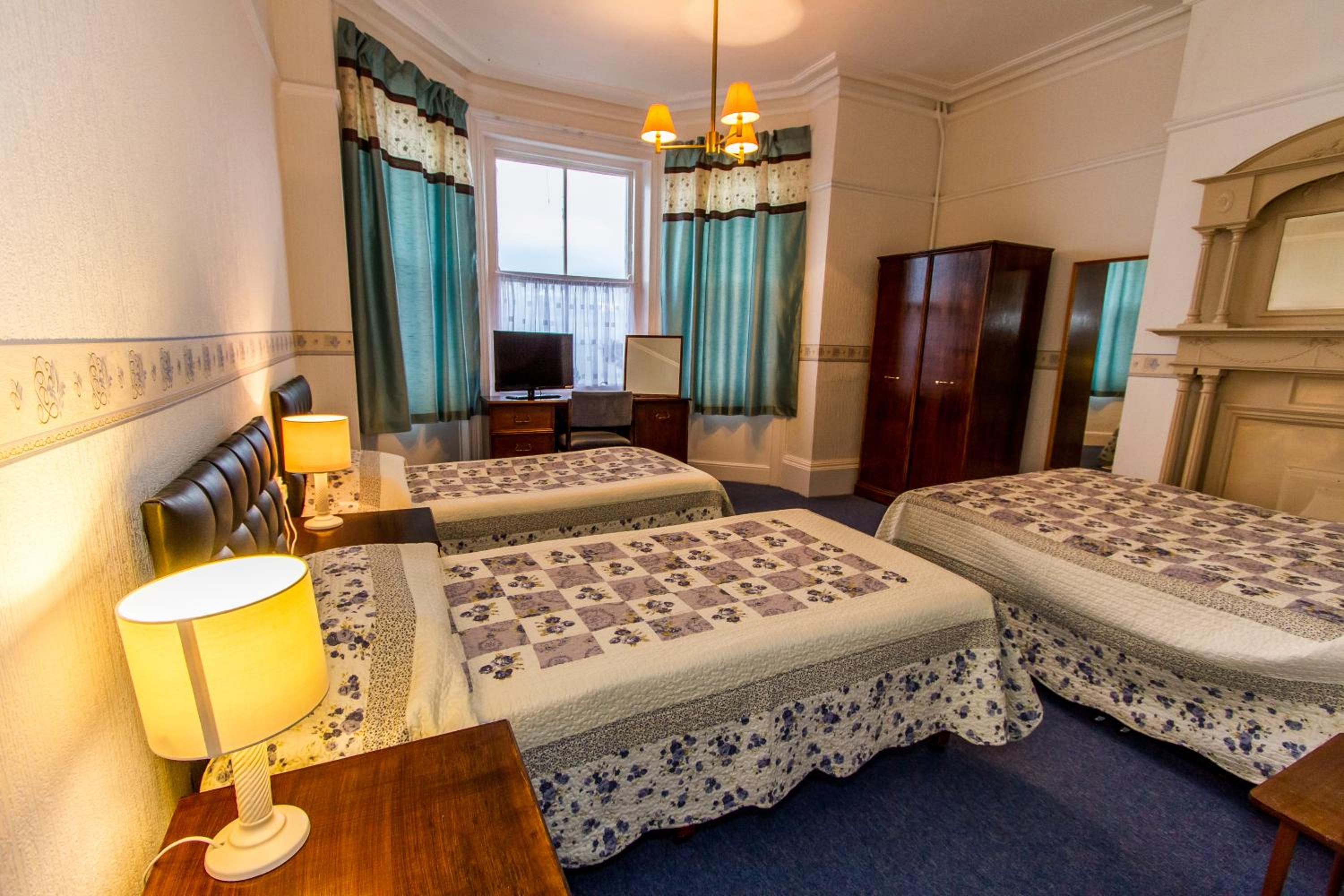 Family Room with Sea View photo 2