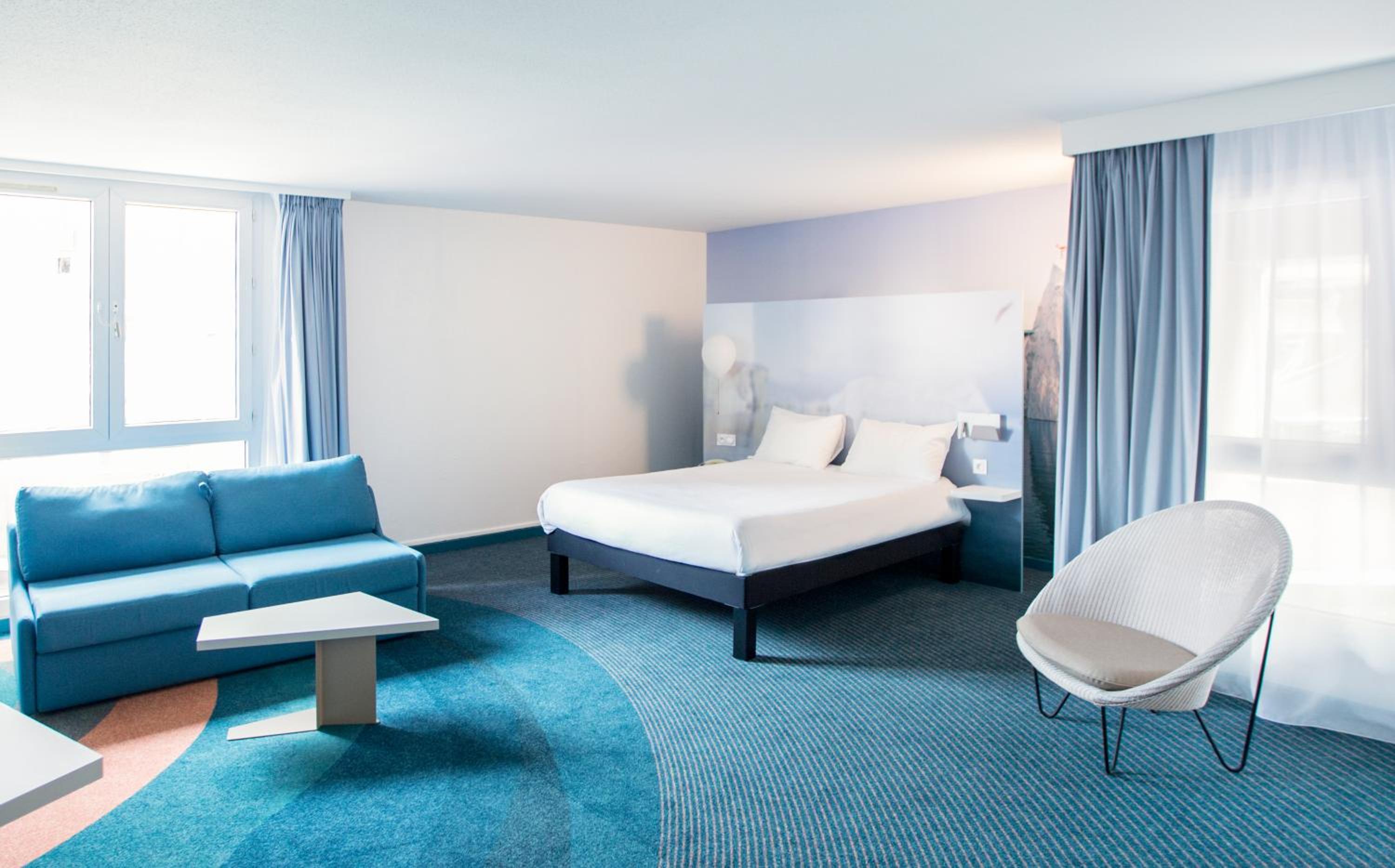 Standard Family Suite with One Double Bed and Sofa - Photo 2