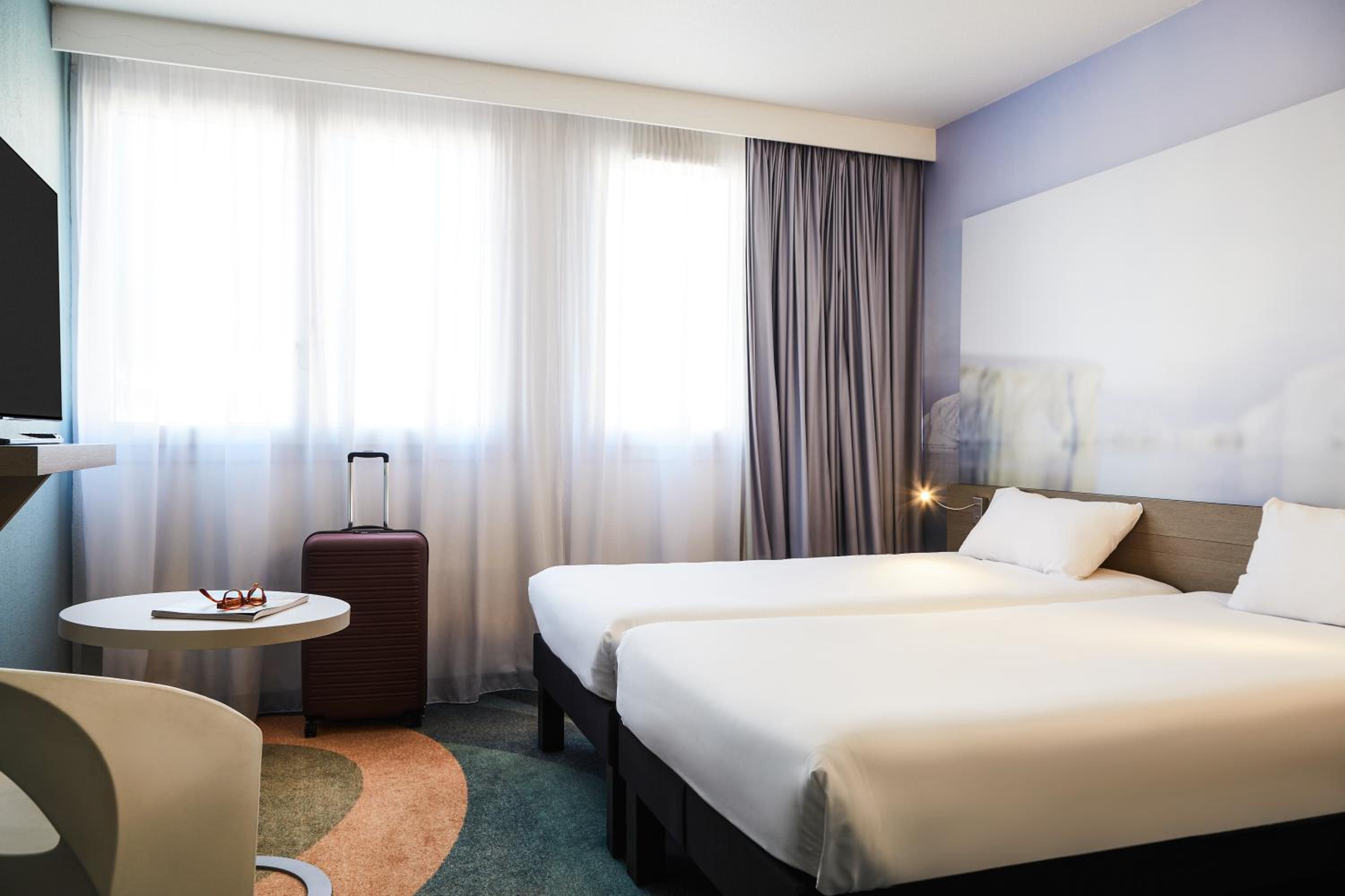 Standard Twin Room - Photo 1