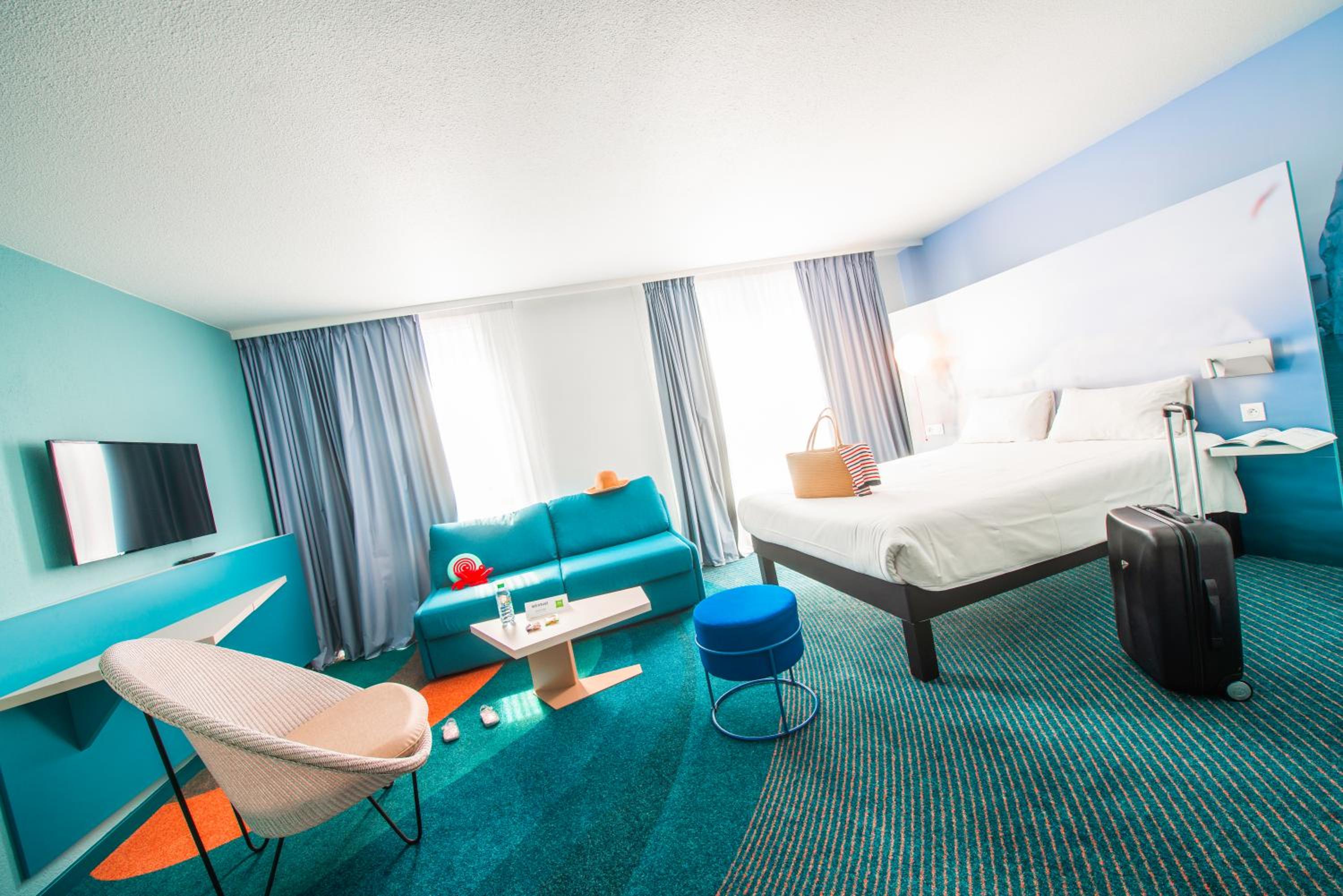 Standard Family Suite with One Double Bed and Sofa - Photo 3