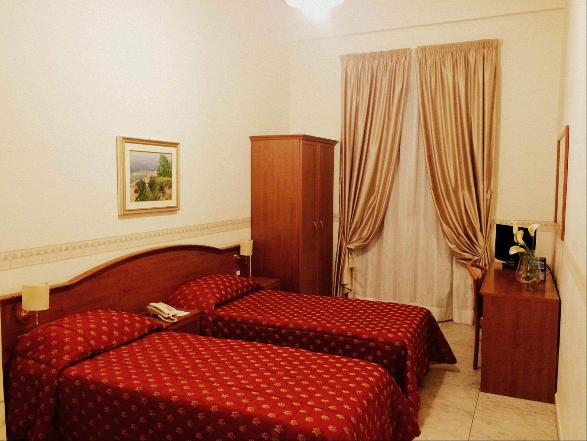Twin Room - Photo 4