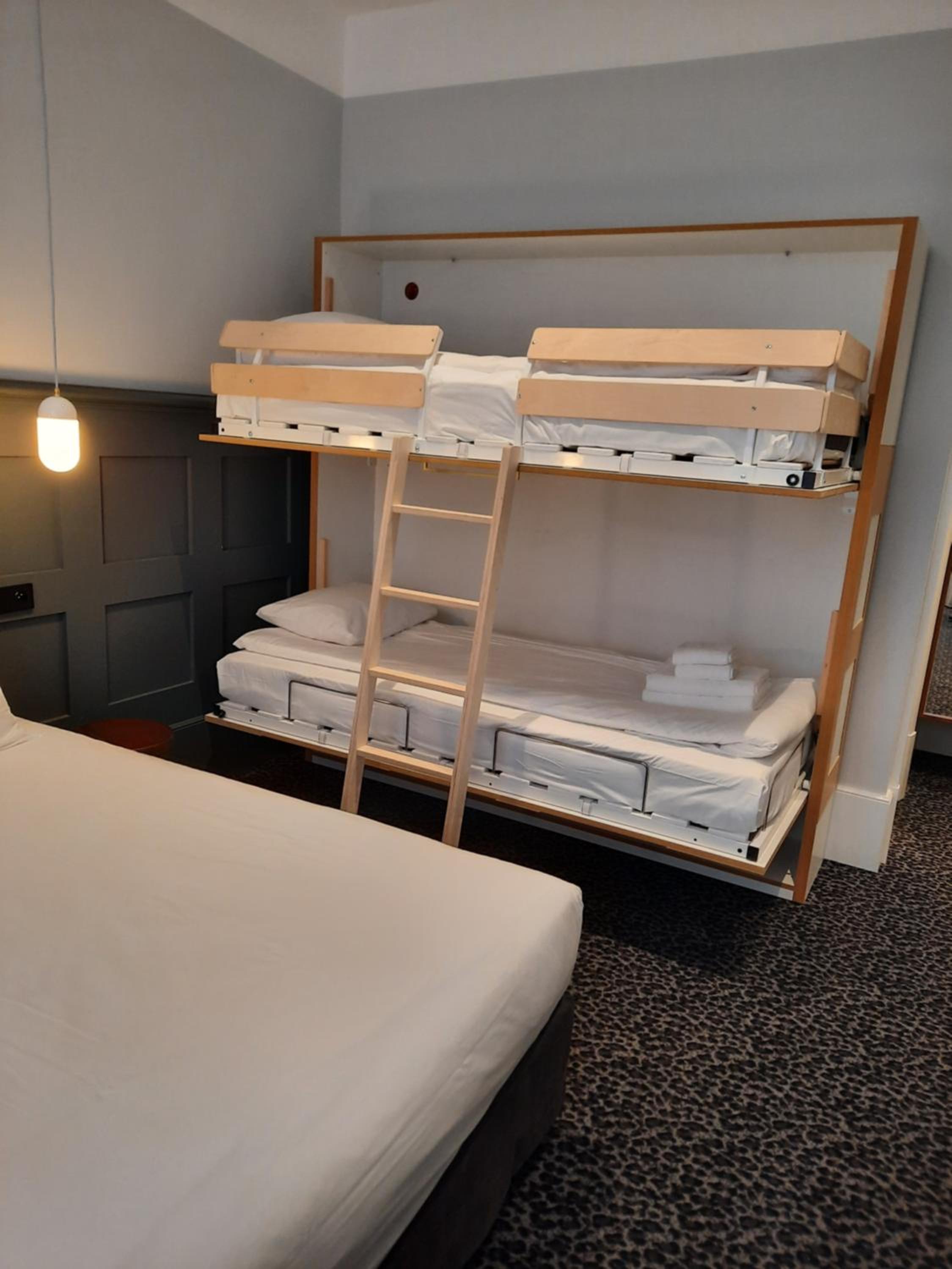 Family Room with One Queen Bed and One Bunk Bed - Non-Smoking - Photo 7